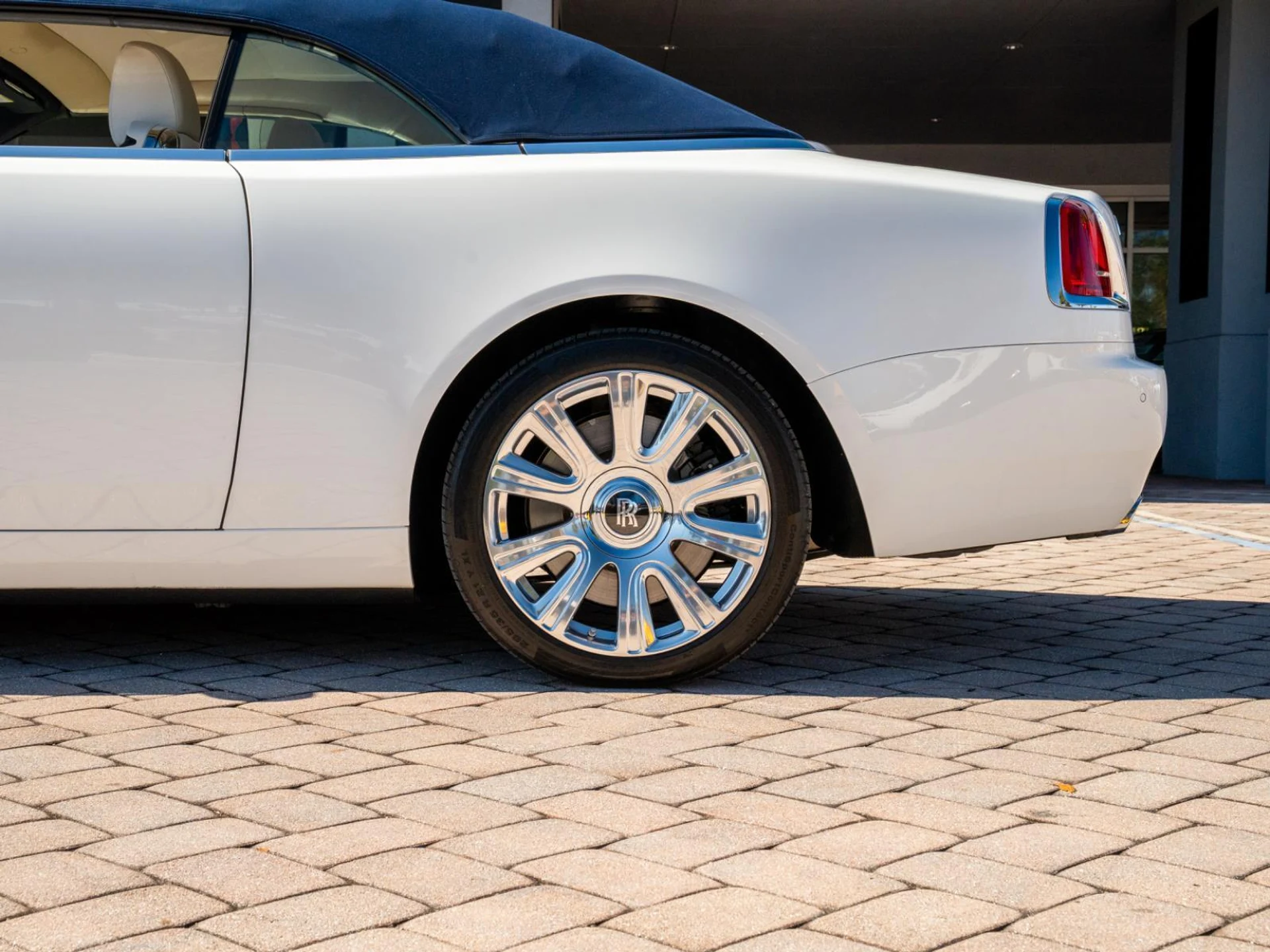 mph008_3771382202_Used_2016_Rolls_Royce_Dawn_2dr_Convertible_1769595362_3ec9cedb61