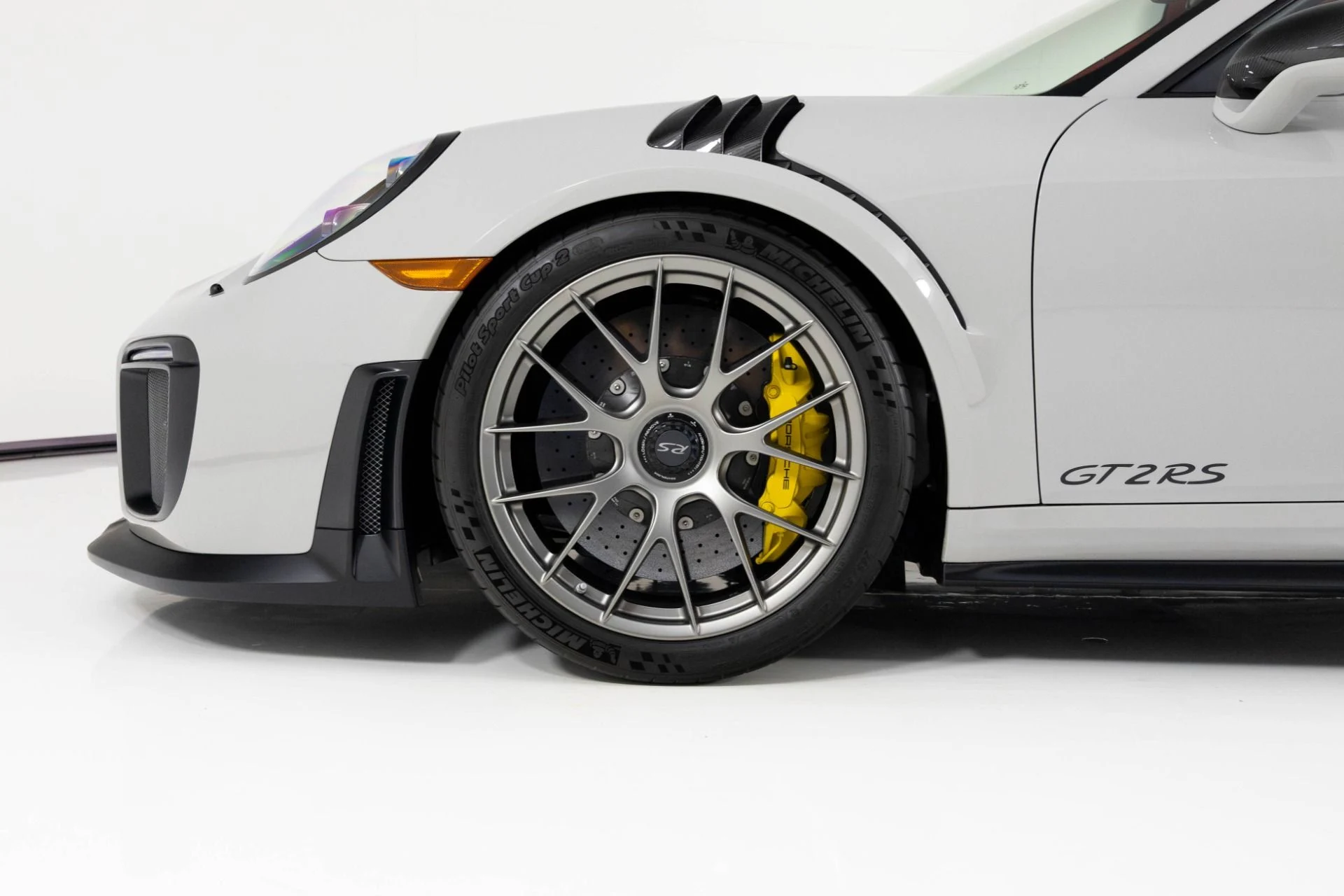 mph008_3777670773_Used_2018_Porsche_911_GT_2_RS_1762984463_864d23dcce
