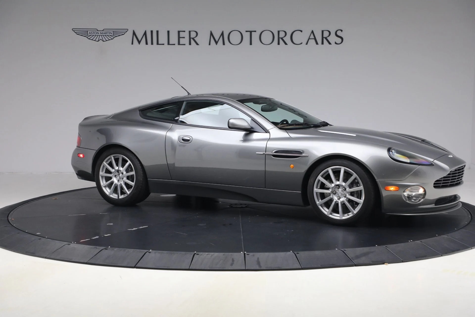 mph008_3786722246_Used_2006_Aston_Martin_V12_Vanquish_S_1792851936_3875c36310