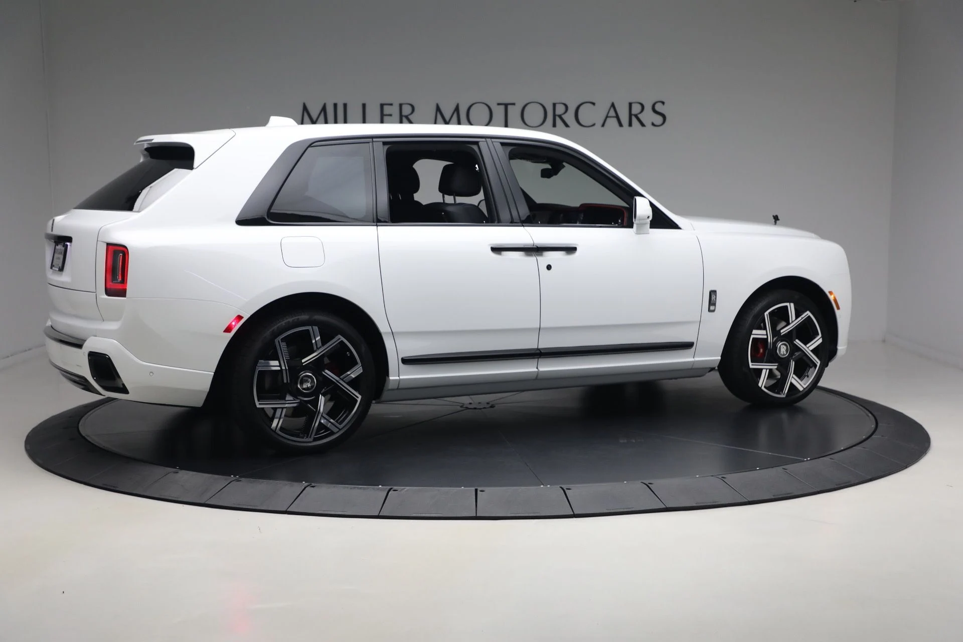 mph008_378918449_New_2027_Rolls_Royce_Black_Badge_Cullinan_bdaeed8cc2