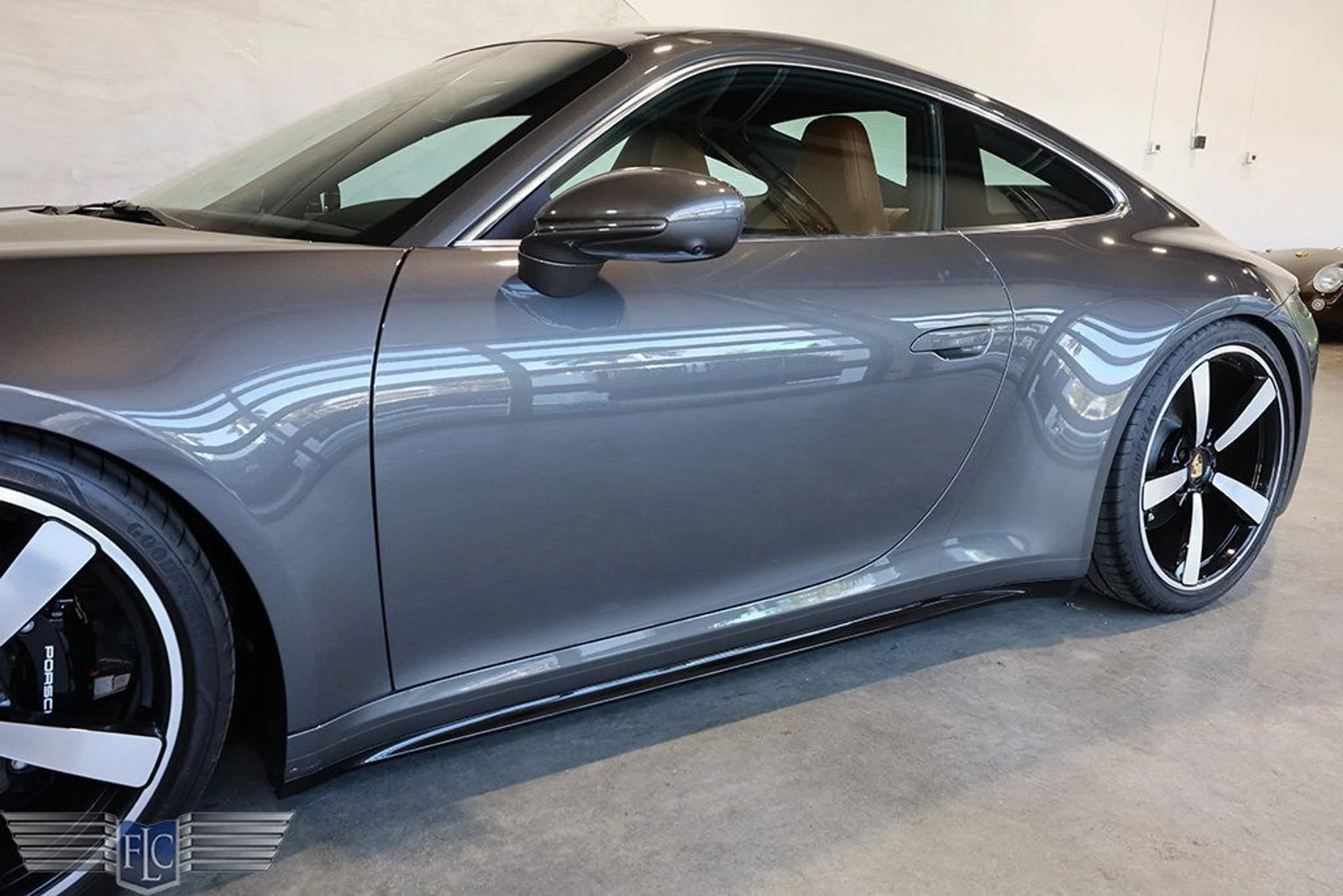 mph008_3792748126_used_2023_porsche_911_carrera4smanualcoupe_9689_22556560_9_1024_56256e31ce