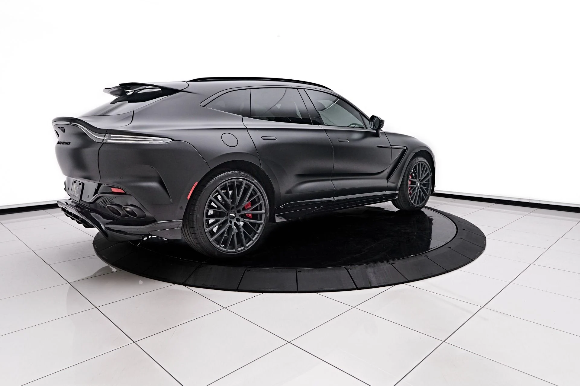 mph008_380054982_Used_2023_Aston_Martin_DBX_707_1731378416_3a9b3d9b35