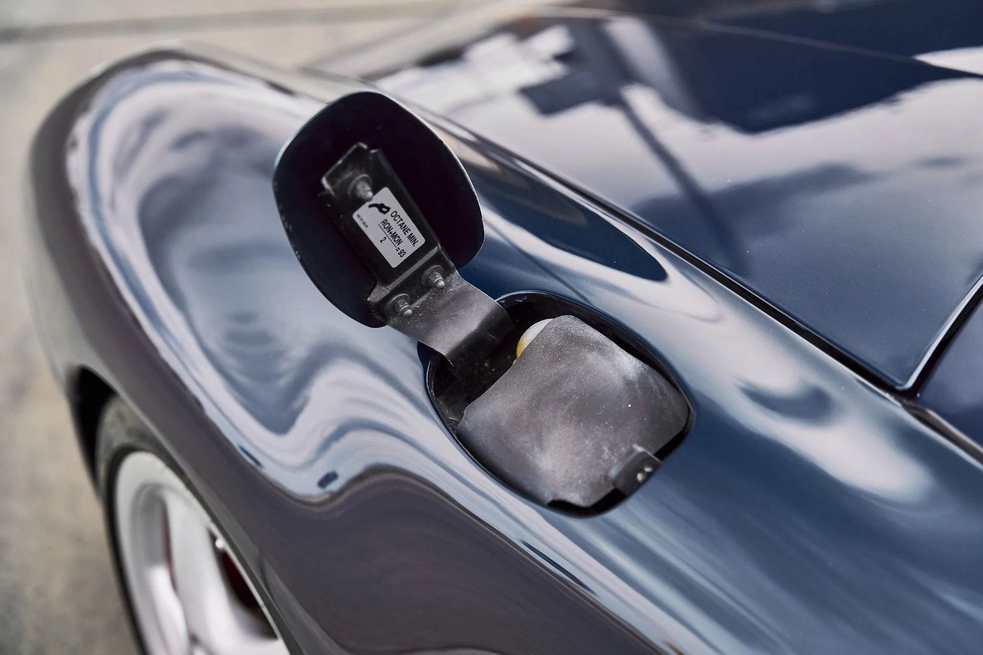 mph008_3803297524_Used_1997_Porsche_911_Turbo_1770864786_a7f1ae2c1d