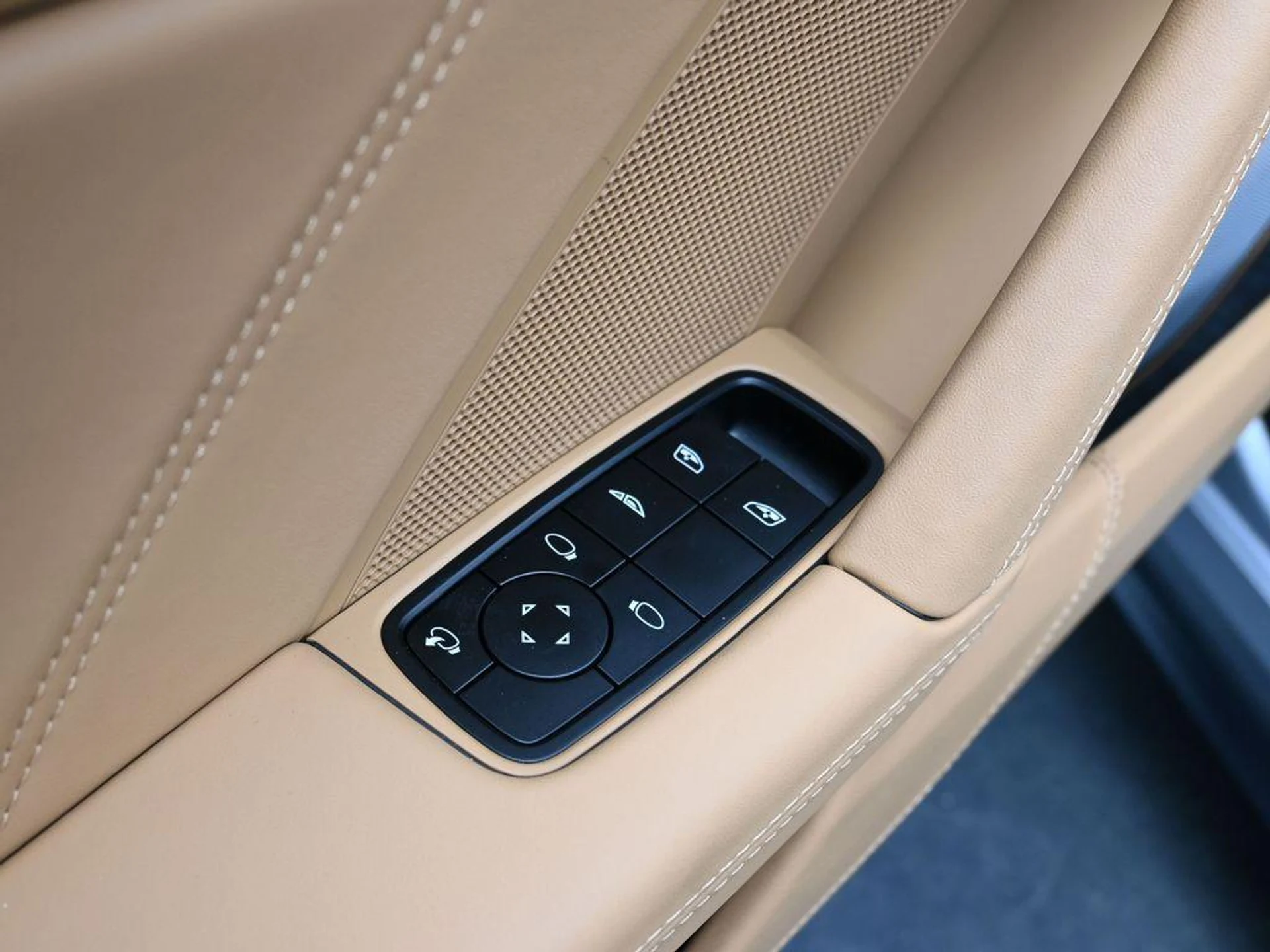 mph008_3805999767_9_F8_1_G_r_IM_Pb_Cdm_L_y_L_Lg93m_LAI_5f8a92299f