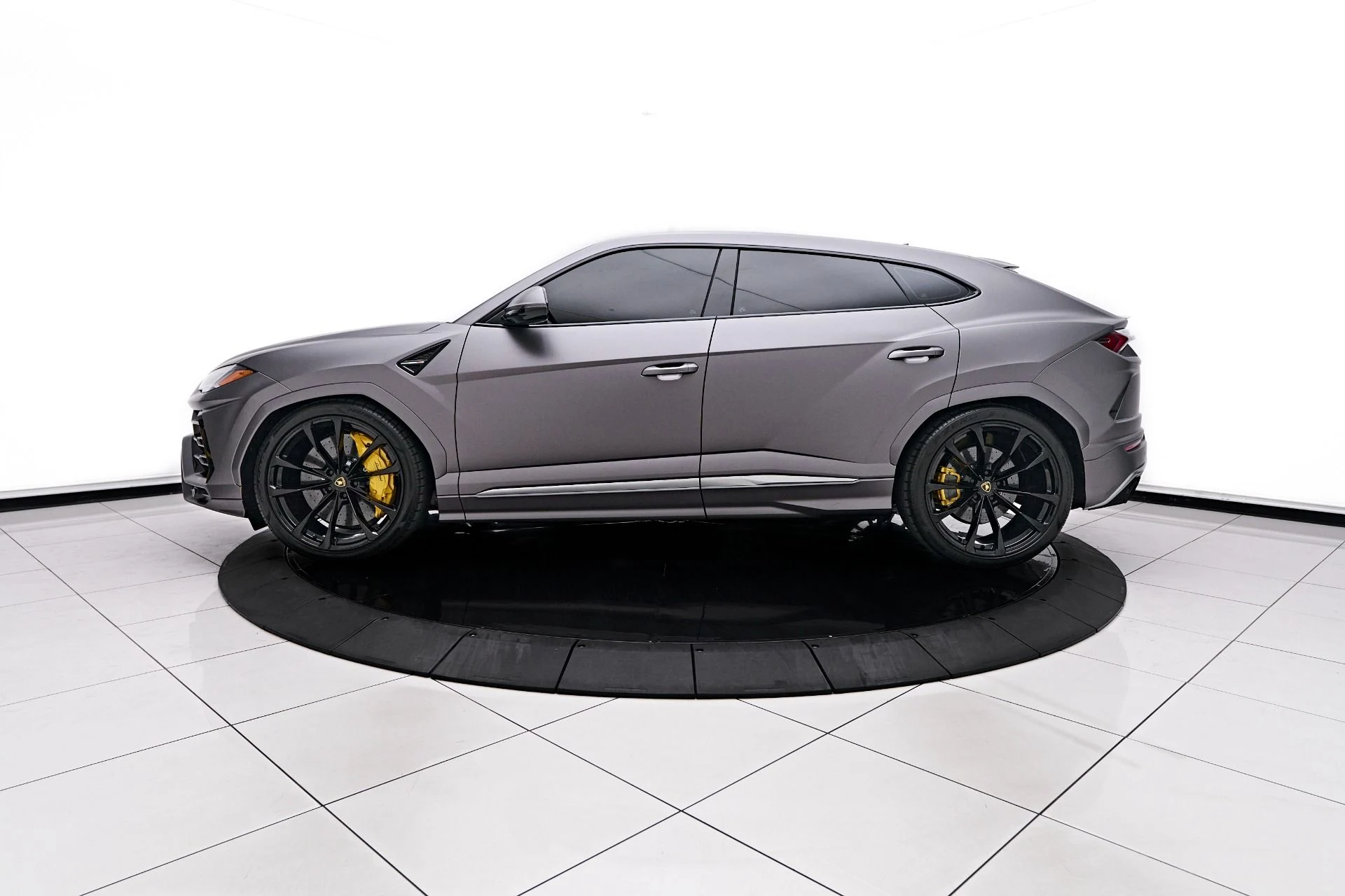 mph008_3809076176_Used_2021_Lamborghini_Urus_Base_1758751732_c8e9f90ee5