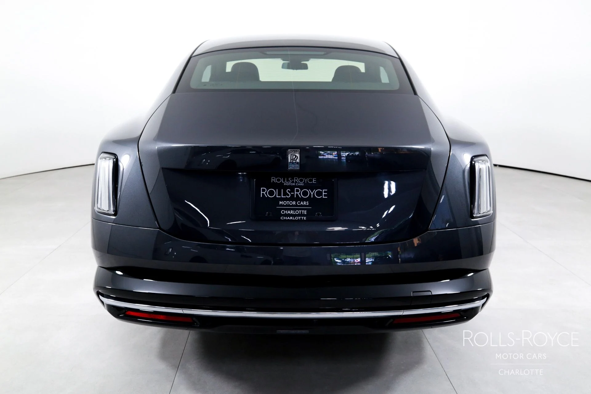 mph008_3813262097_Used_2025_Rolls_Royce_Spectre_1759510390_ffbedf1fca