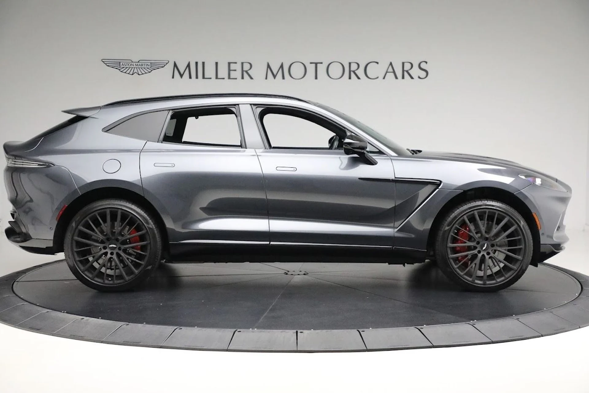 mph008_381983458_Used_2024_Aston_Martin_DBX_456dadeb0e