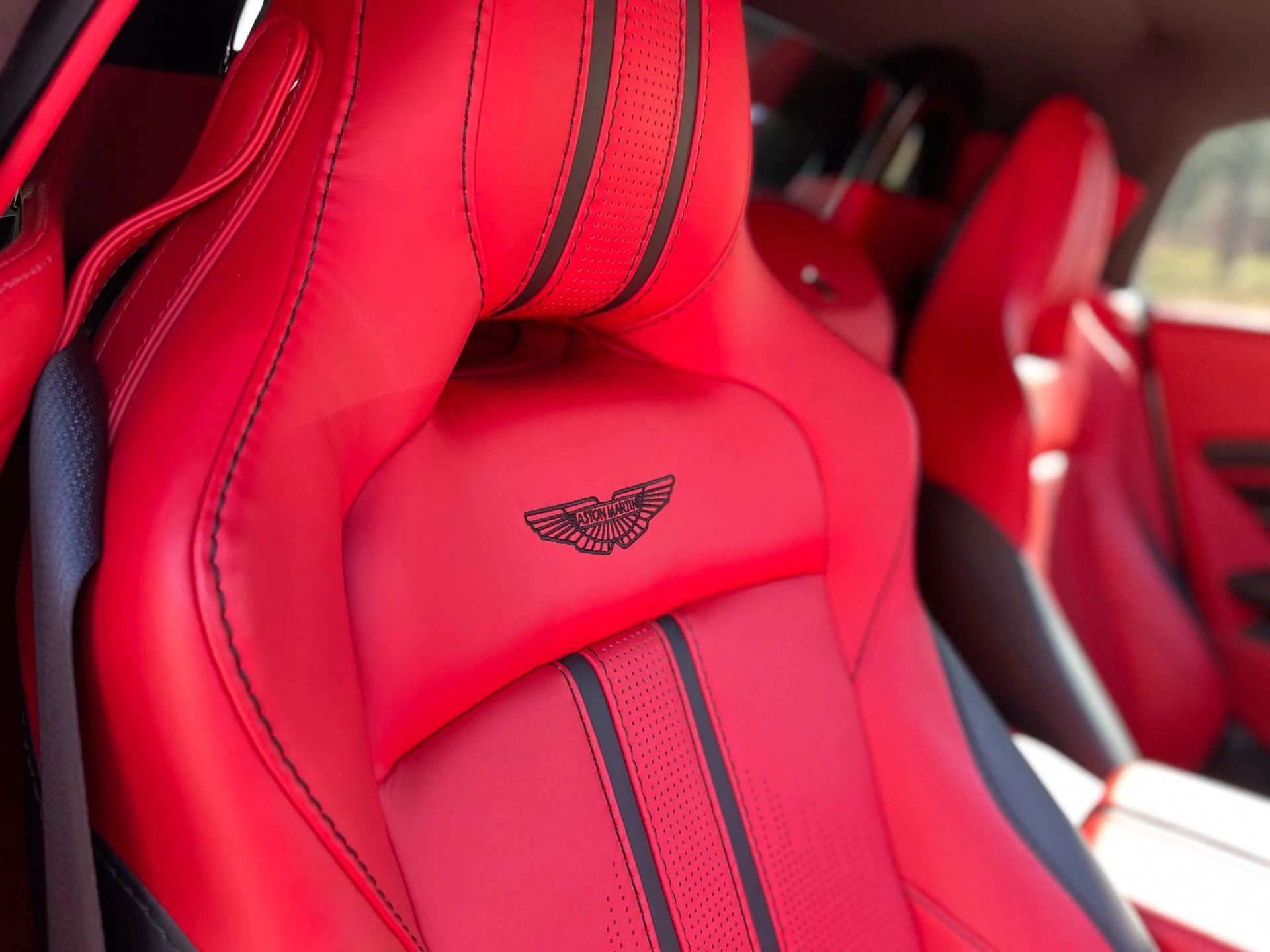 mph008_3823464817_Used_2021_Aston_Martin_Vantage_1762561122_e3a551bf83