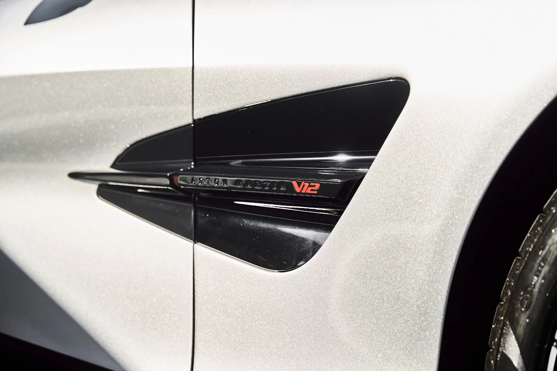 mph008_3823486860_Used_2025_Aston_Martin_Vanquish_V12_1786045786_61f927991f