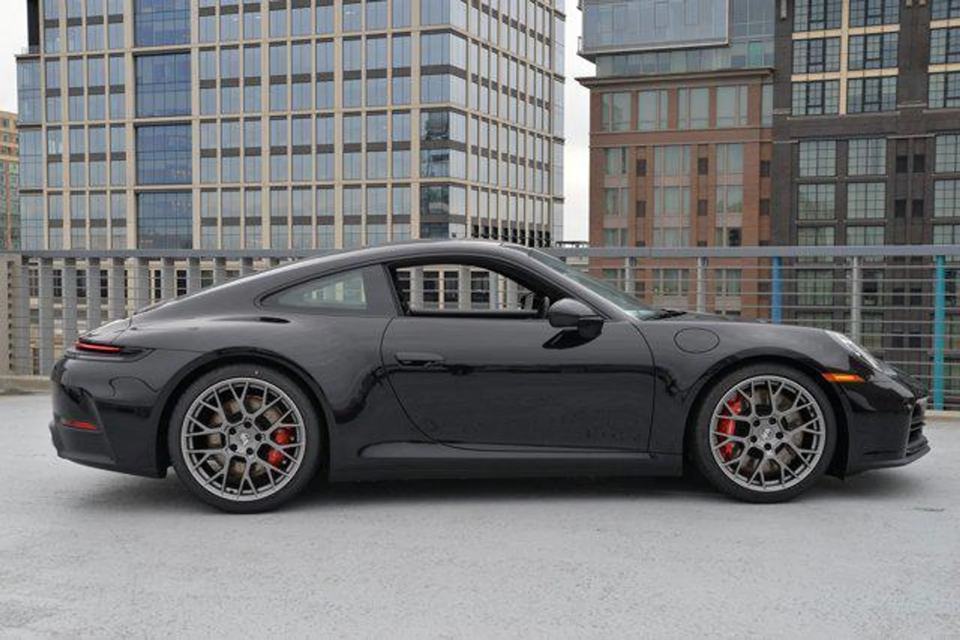 mph008_3831023575_Wbxm_W_Pv_O_Po7h_9_Uy_Sr6_Hlc_H_Mf_YM_2682d23762