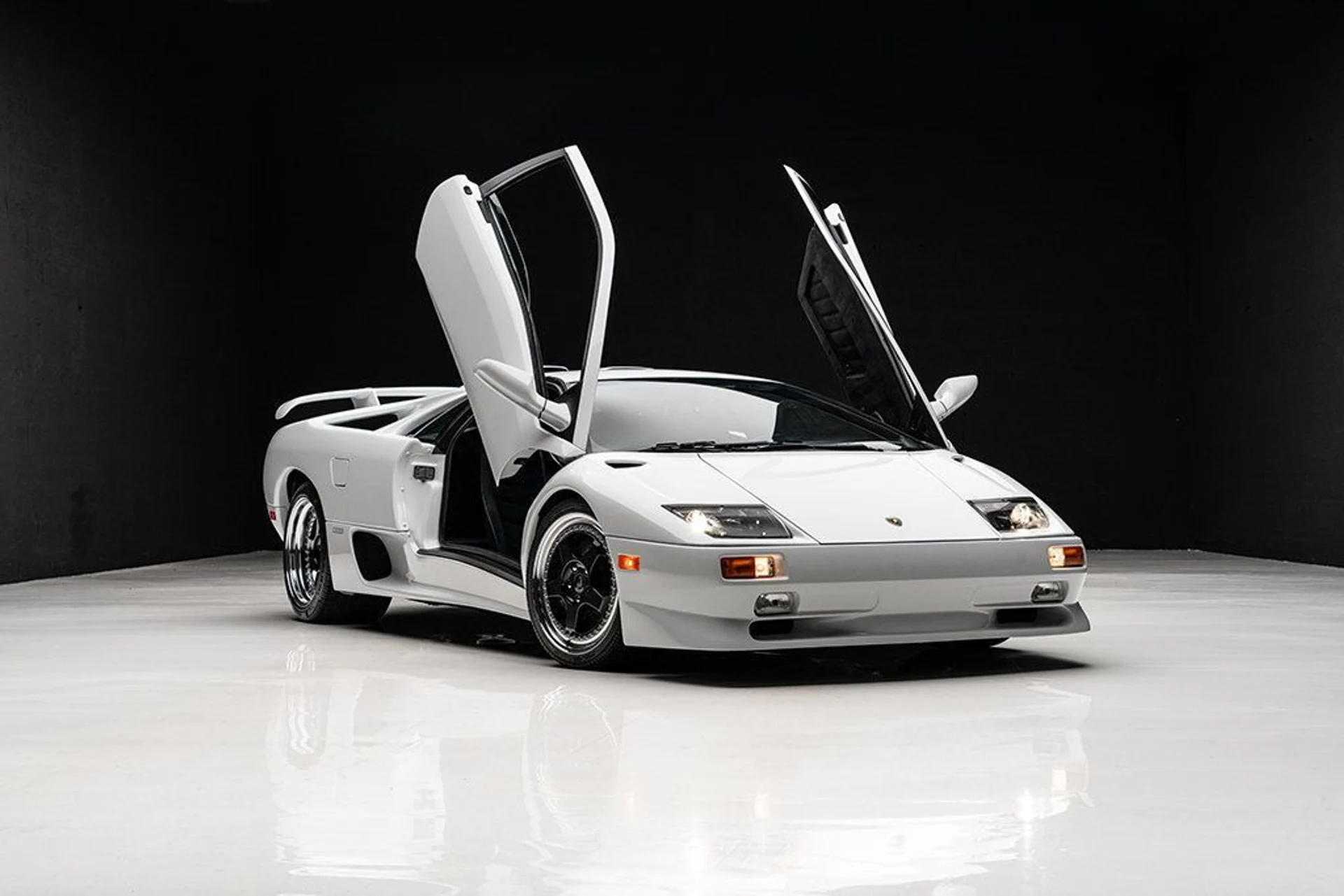 mph008_3833696335_used_1999_lamborghini_diablo_sv_9689_22911634_9_1024_dbb4883deb