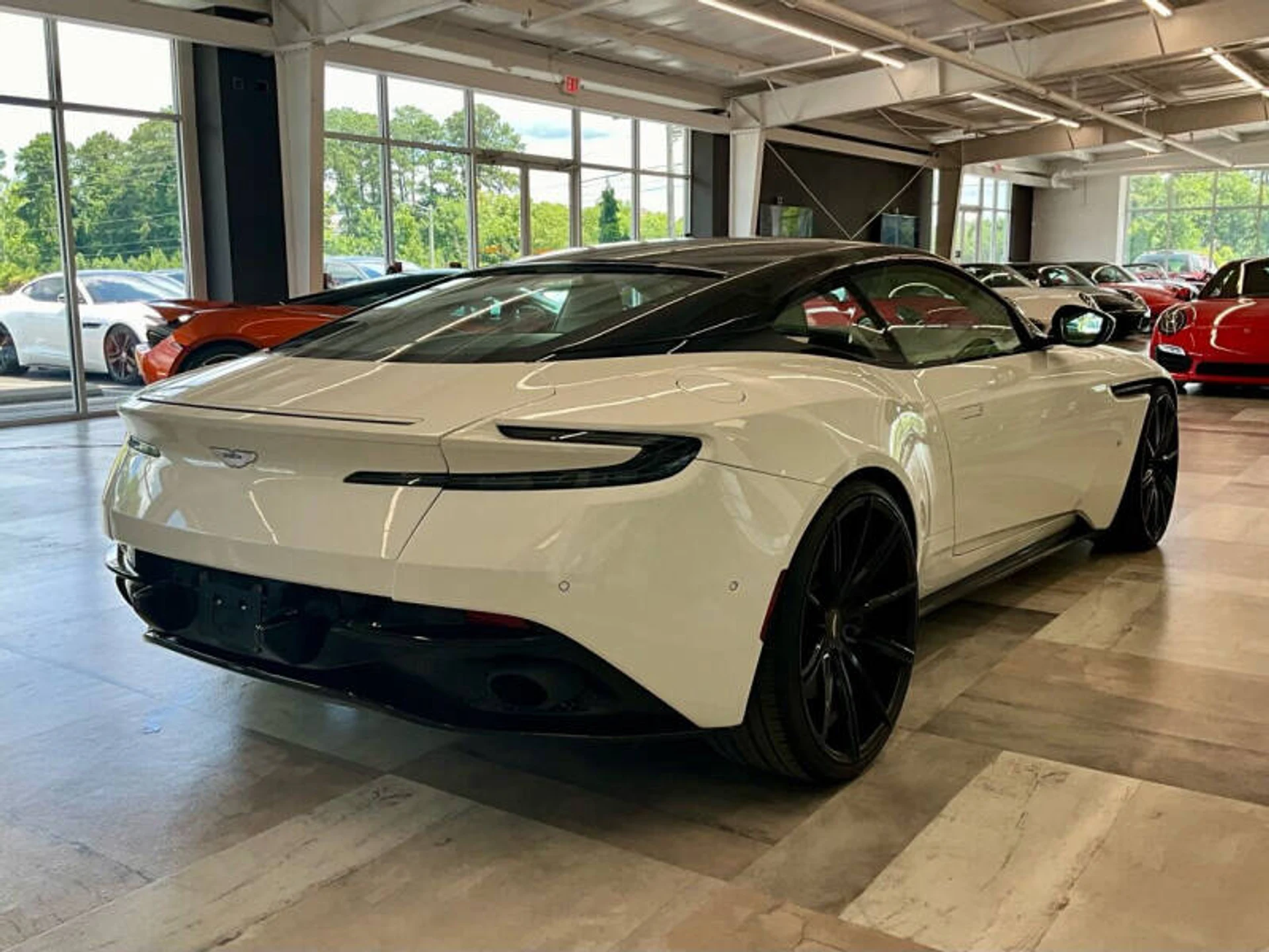 mph008_3836300114_2018_aston_martin_db11_v12_2dr_coupe_4486bf83d0