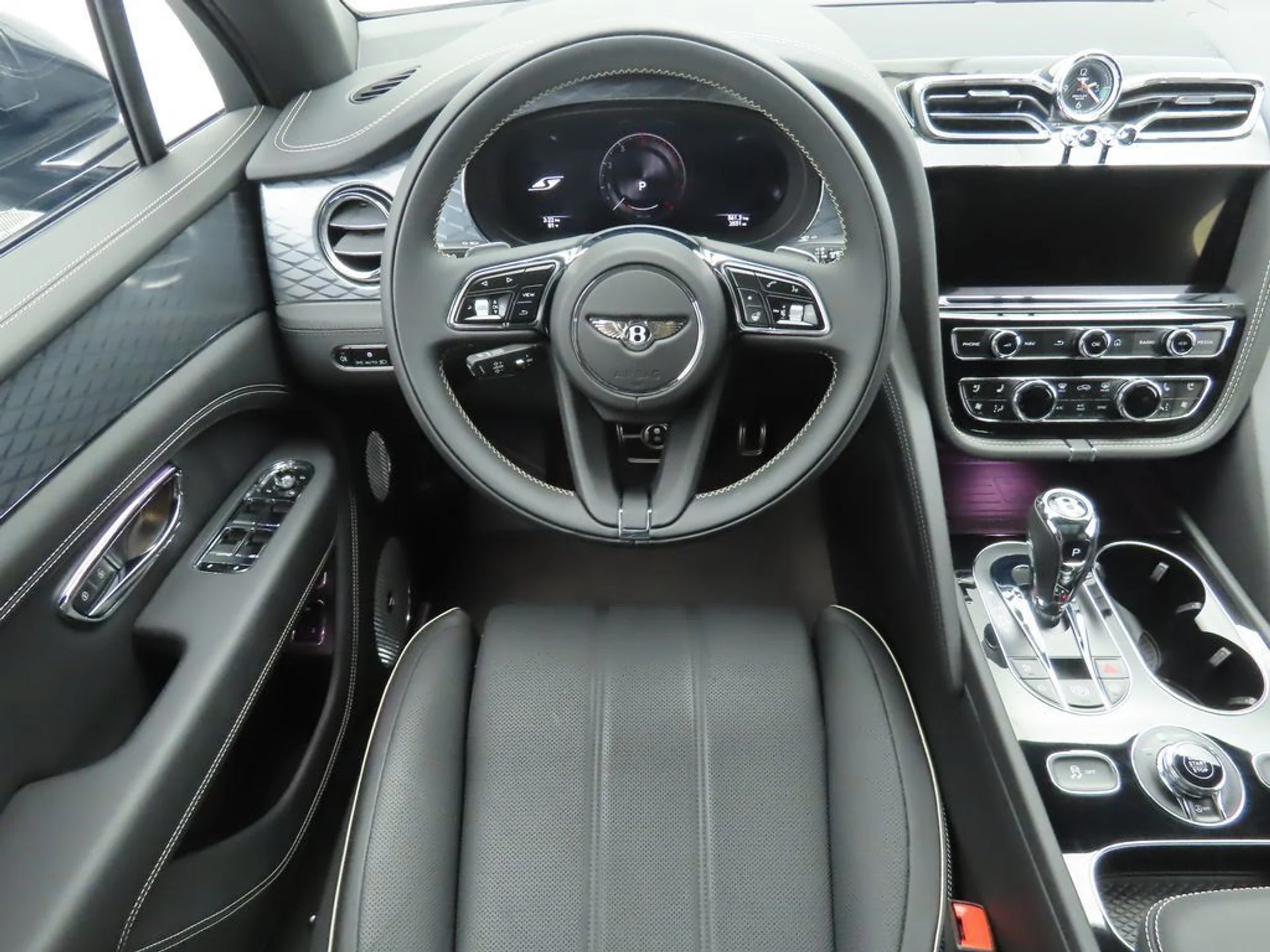 mph008_3842630094_used_2025_bentley_bentayga_v8awd_8119_22891854_10_1024_2ead6a332f