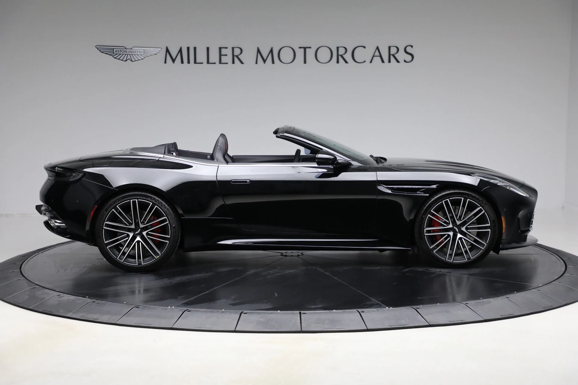 mph008_385423385_New_2025_Aston_Martin_DB_12_Volante_1e4d2b17c9