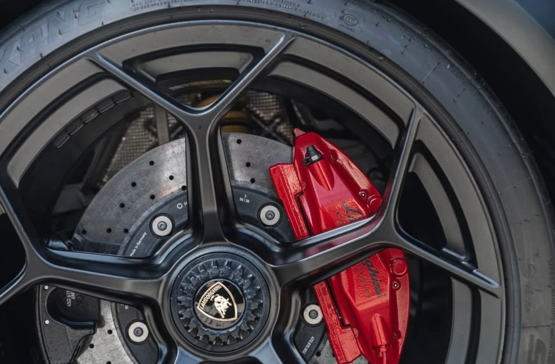 mph008_3863273354_Used_2018_Lamborghini_Huracan_LP_640_4_Performante_Twin_Turbo_1763657719_8222727254