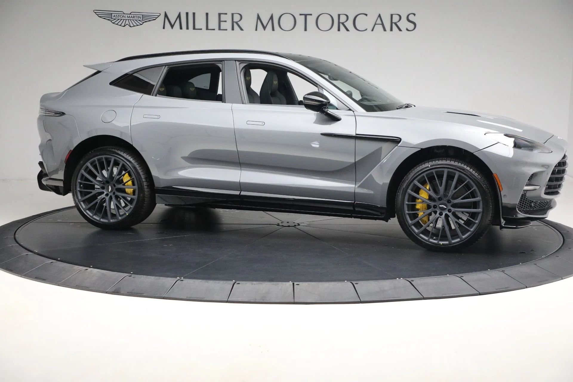 mph008_3867354197_Used_2025_Aston_Martin_DBX_707_707_e42d125db3