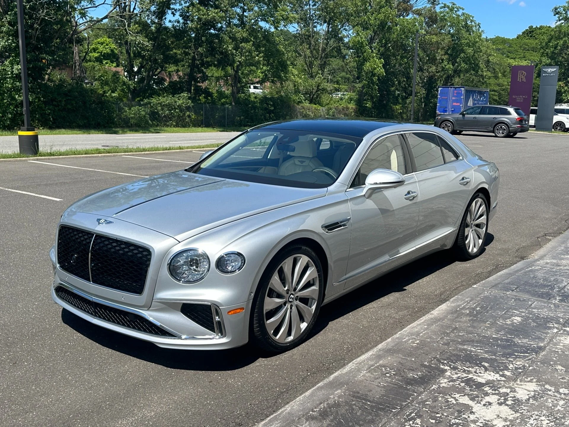 mph008_3873336806_Used_2026_Bentley_Flying_Spur_1784742207_9e4e086596