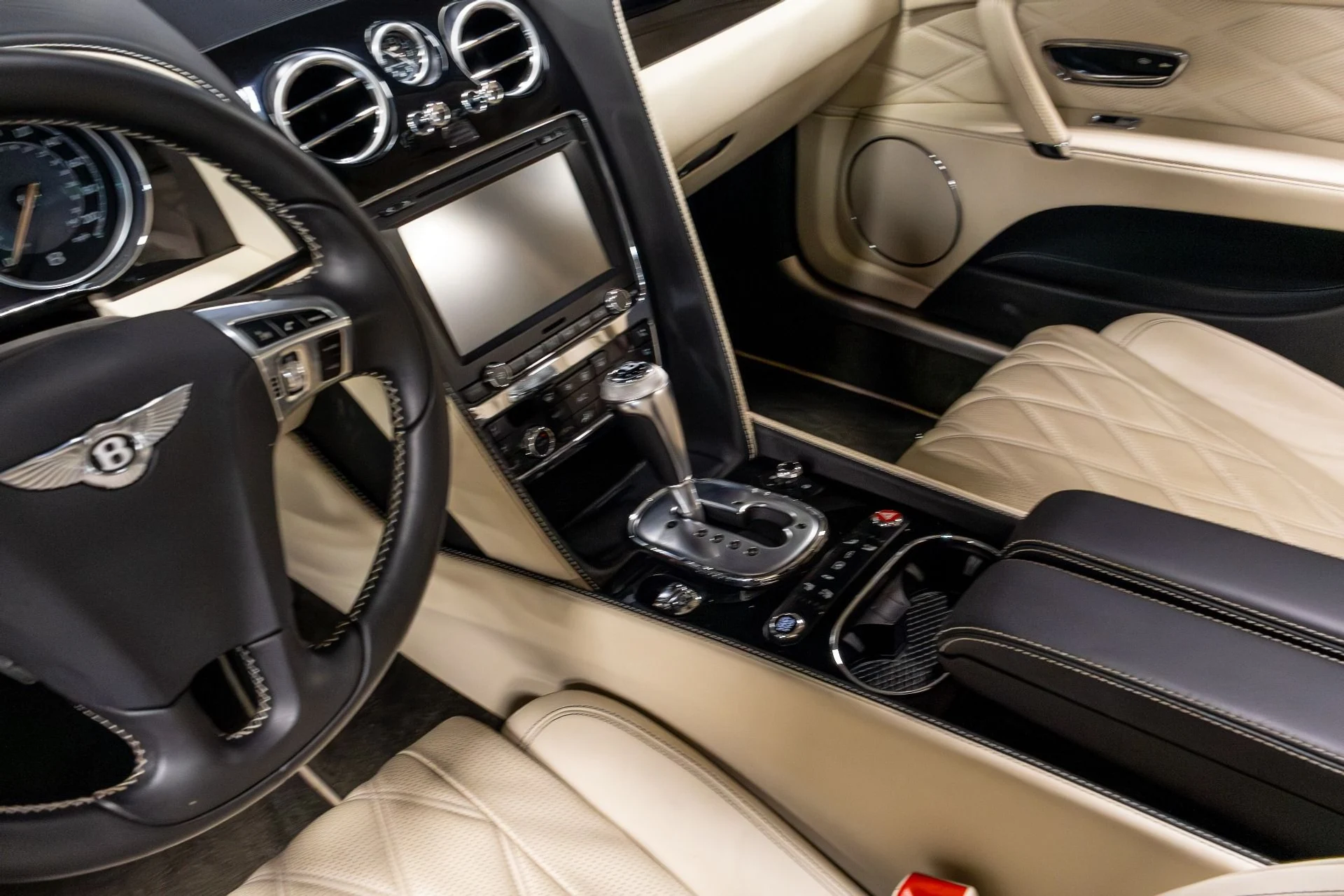 mph008_3875495311_Used_2015_Bentley_Flying_Spur_V8_1776286087_5d4a33cec5