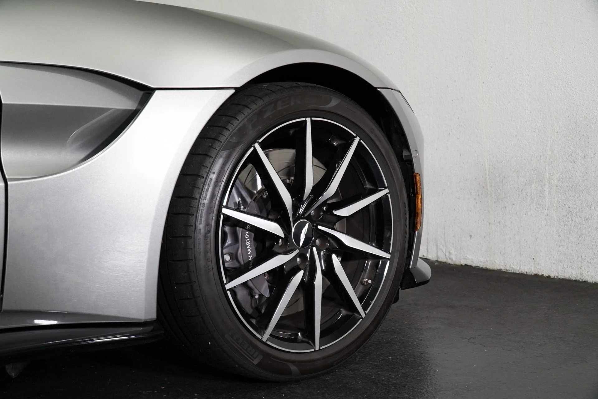 mph008_3877716776_Used_2023_Aston_Martin_Vantage_1770366808_0756d33e4c