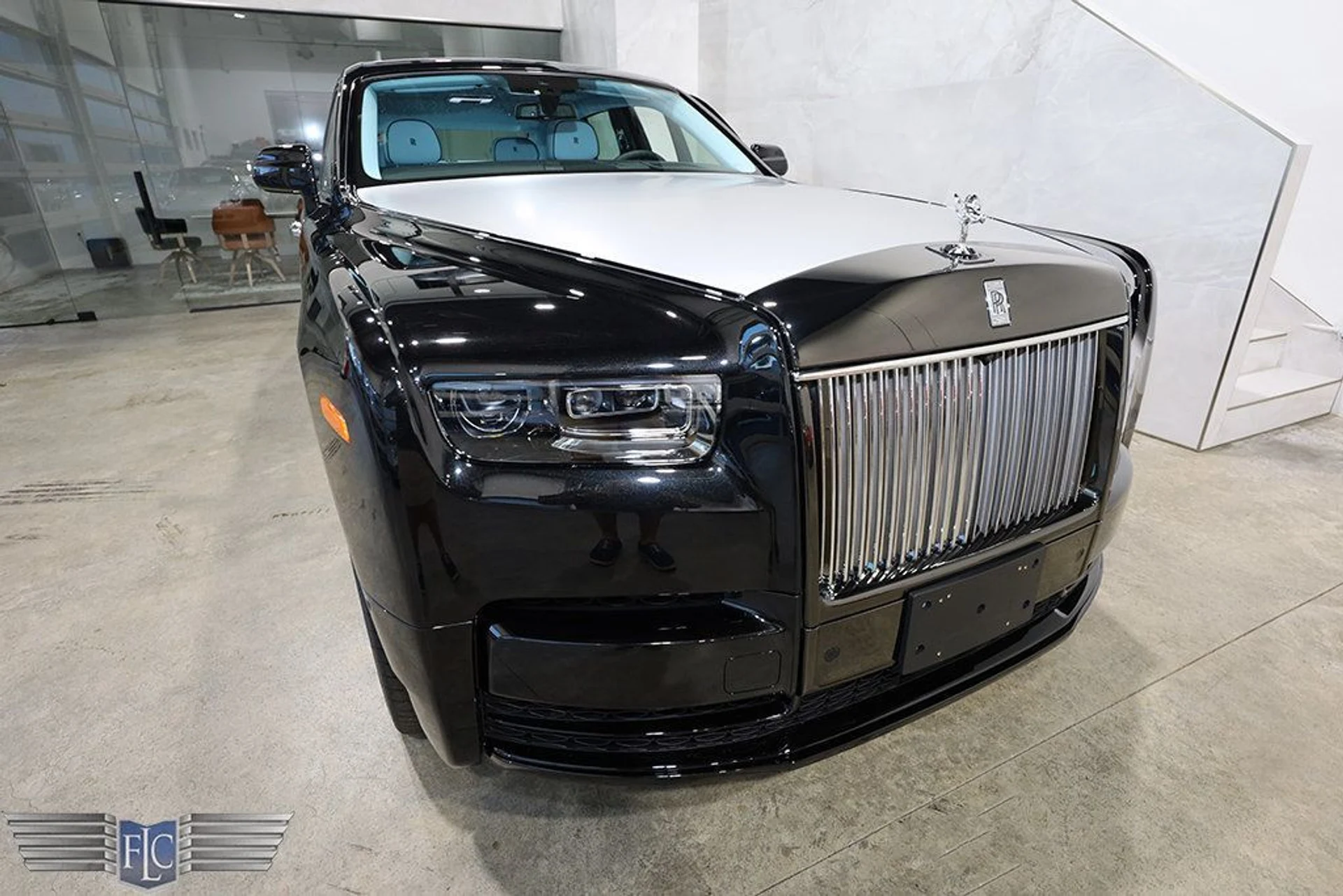 mph008_3891701943_used_2025_rolls_royce_phantom_sedan_9689_22959551_9_1024_0d3d90b631
