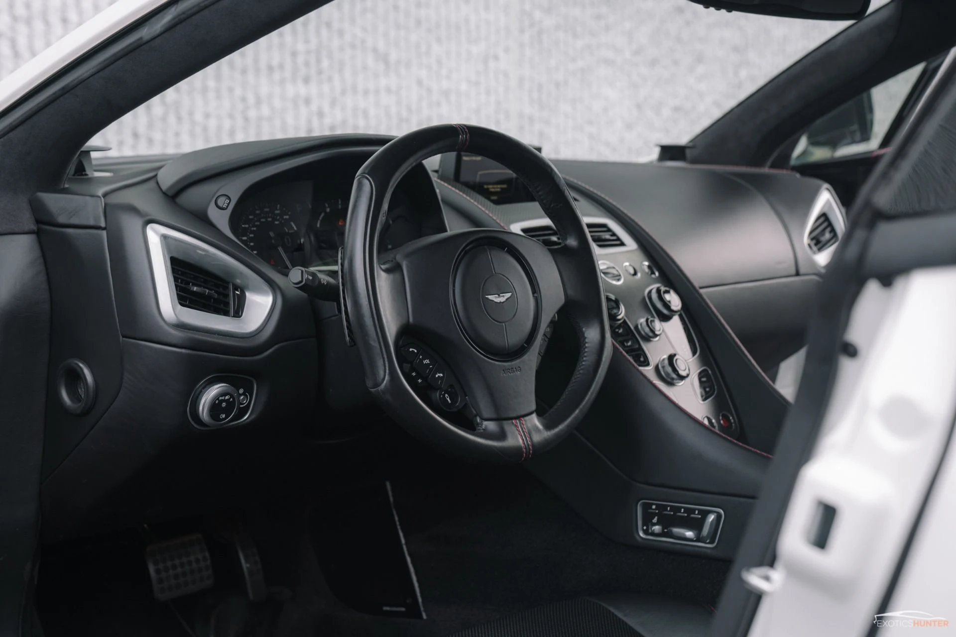mph008_3899618182_Used_2014_Aston_Martin_Vanquish_Carbon_Everything_1756333397_76ef2322d8