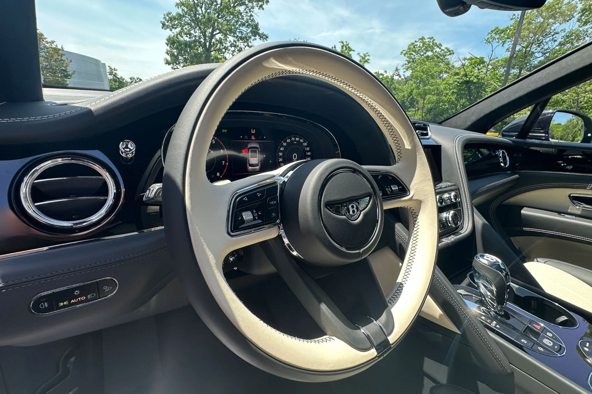 mph008_3905236929_New_2026_Bentley_Bentayga_V8_1781256684_249e810e5a