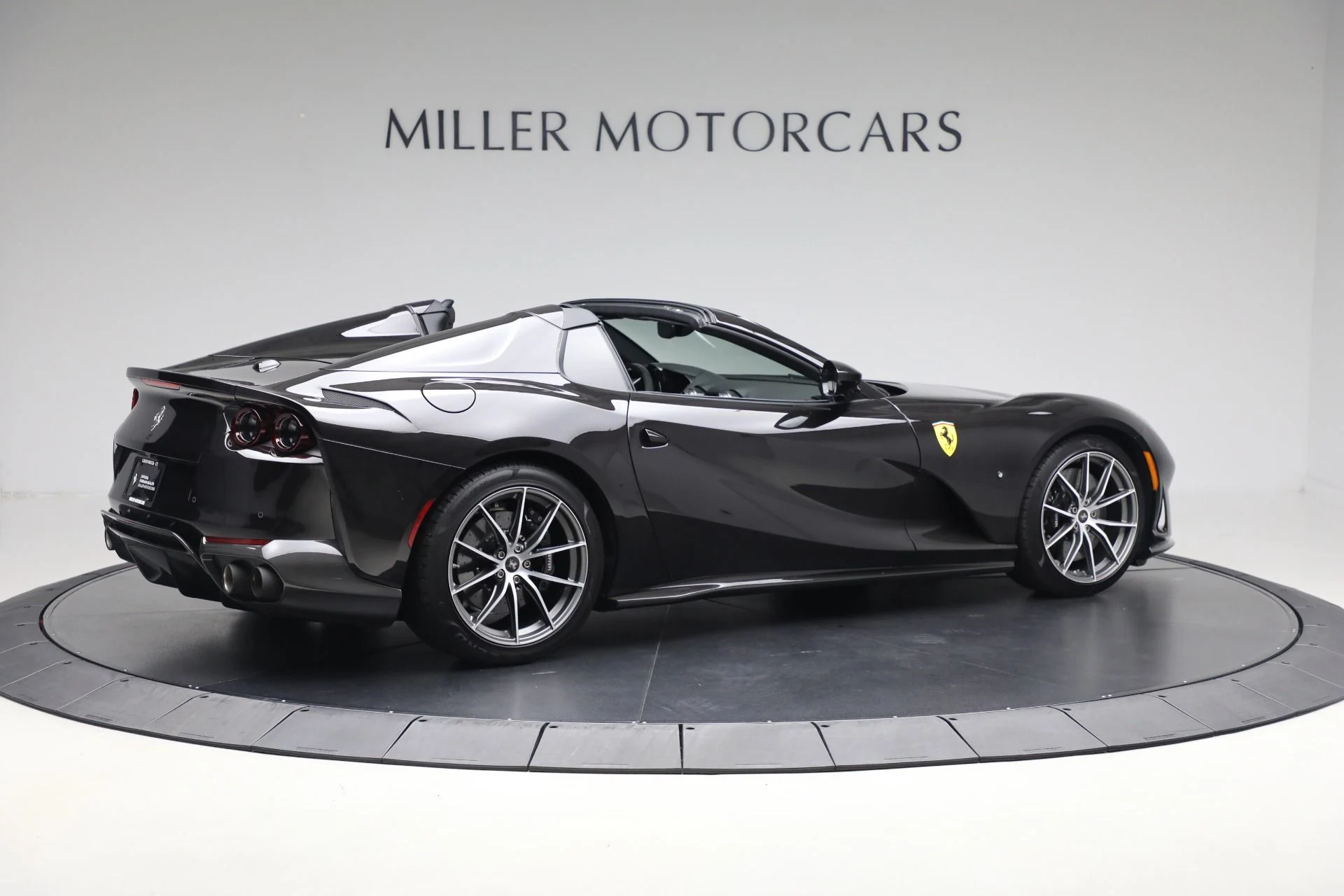 mph008_39096181_Used_2023_Ferrari_812_GTS_2f39a8d14a