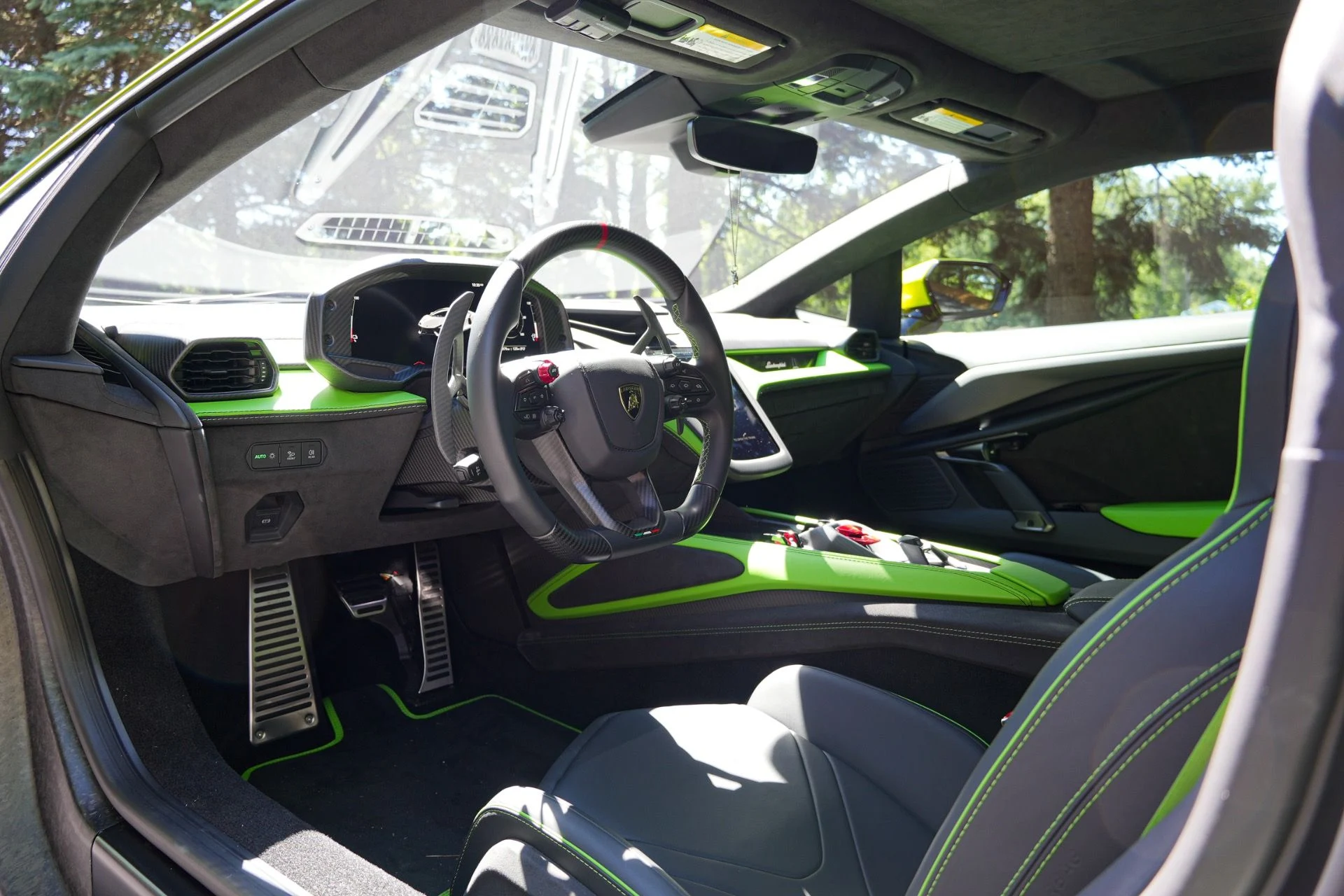 mph008_3911423458_Used_2025_Lamborghini_Revuelto_1781291405_356b7296ed