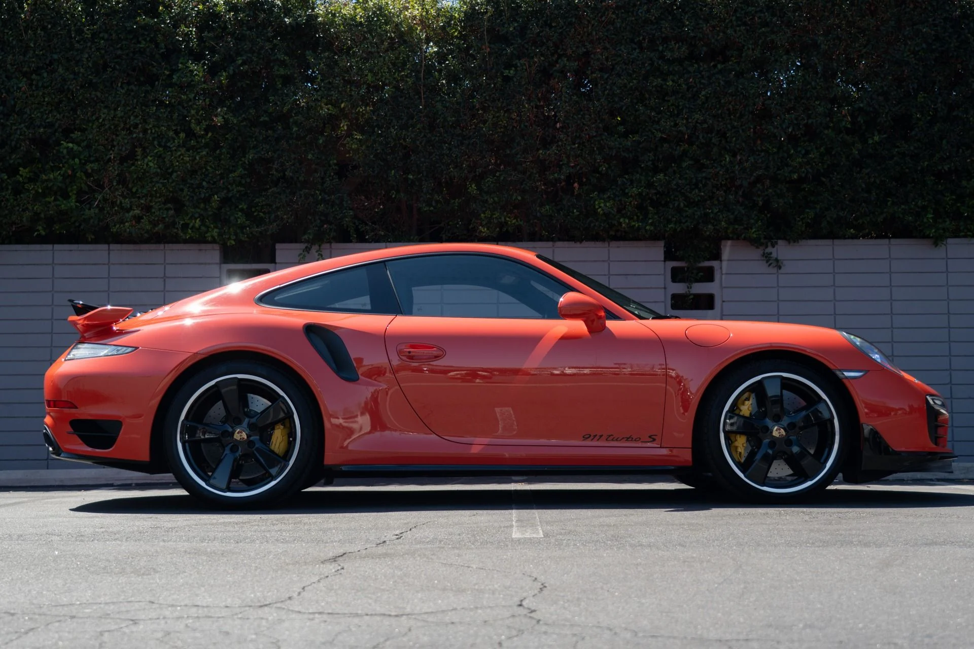 mph008_3920133671_Used_2016_Porsche_911_Turbo_S_1756939702_5c520f21ce