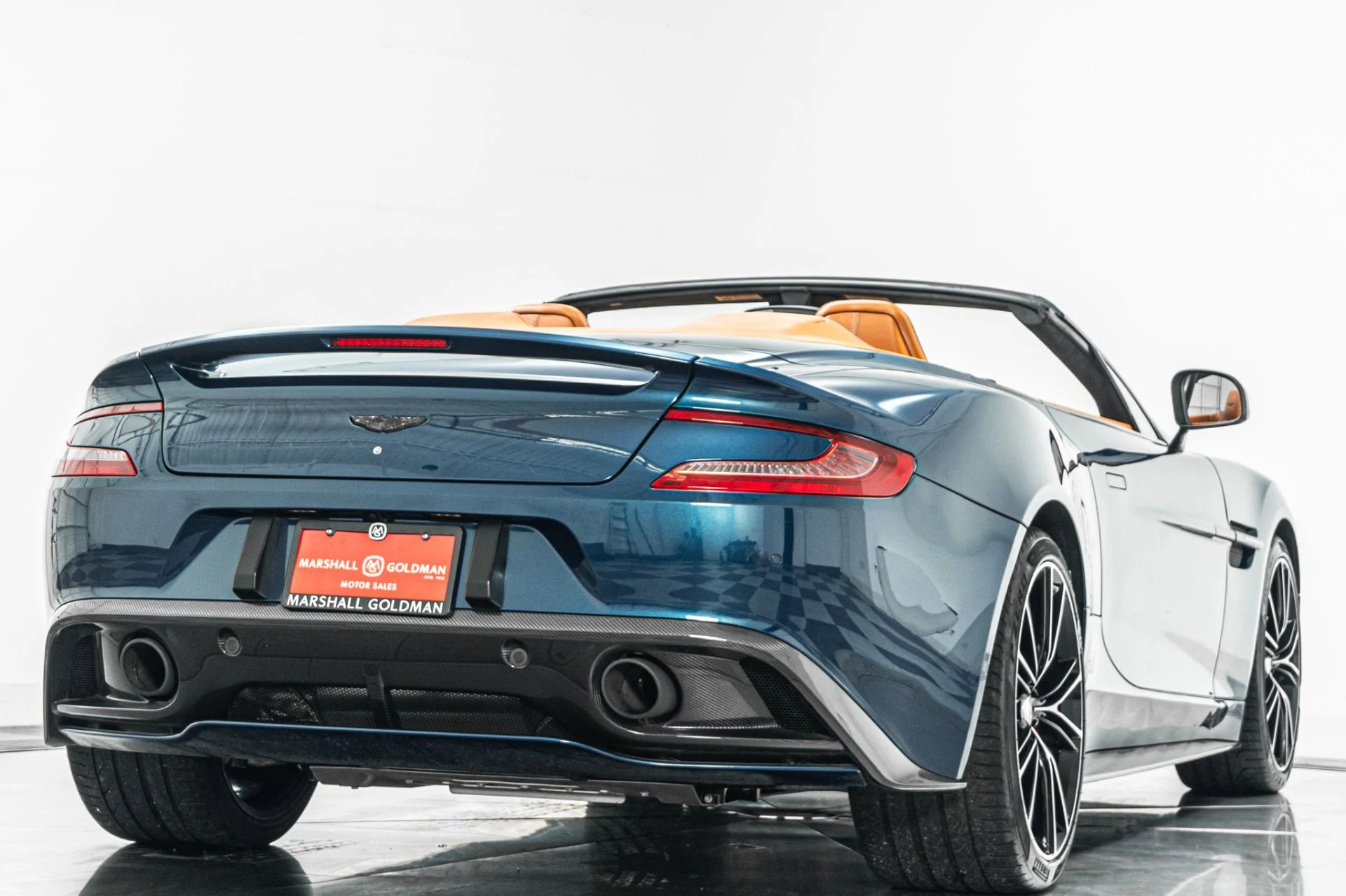 mph008_3922045134_Used_2016_Aston_Martin_Vanquish_Volante_Low_Miles_Amazing_Color_Combination_1785262307_681576ffad