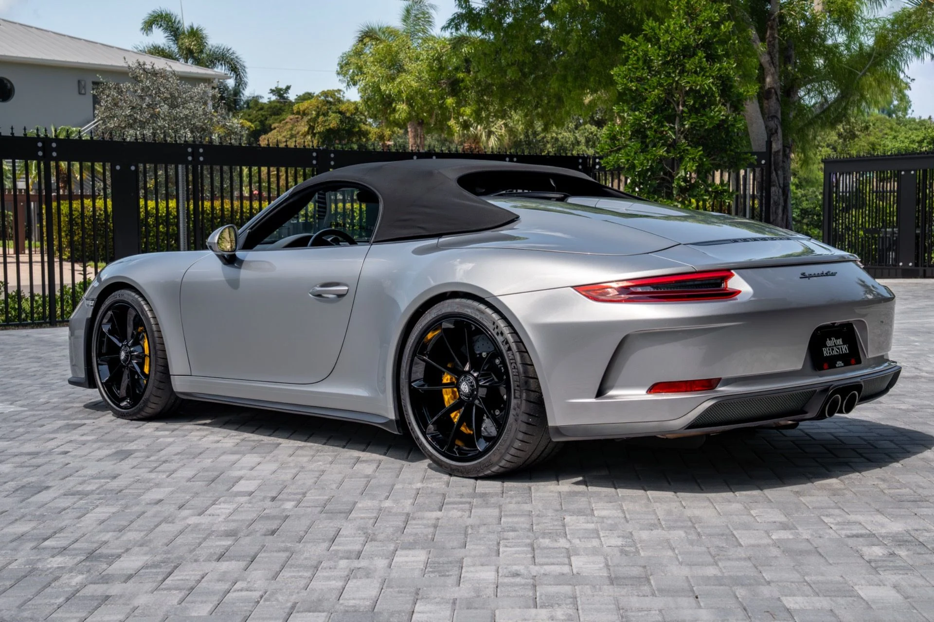 mph008_3927715854_Used_2019_Porsche_911_Speedster_1781046585_5362c70718