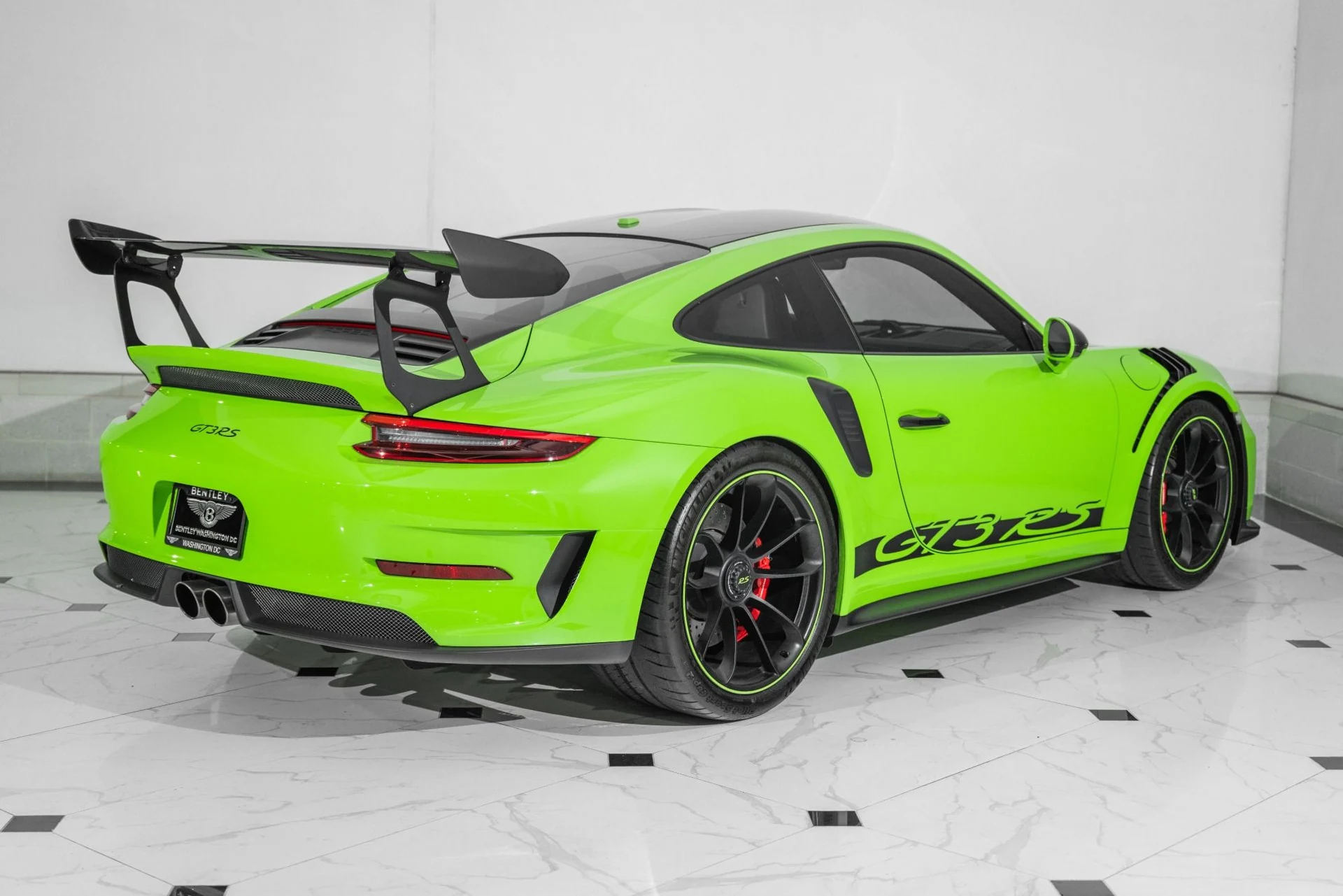 mph008_3931270874_Used_2019_Porsche_911_GT_3_RS_1761058034_8983763560