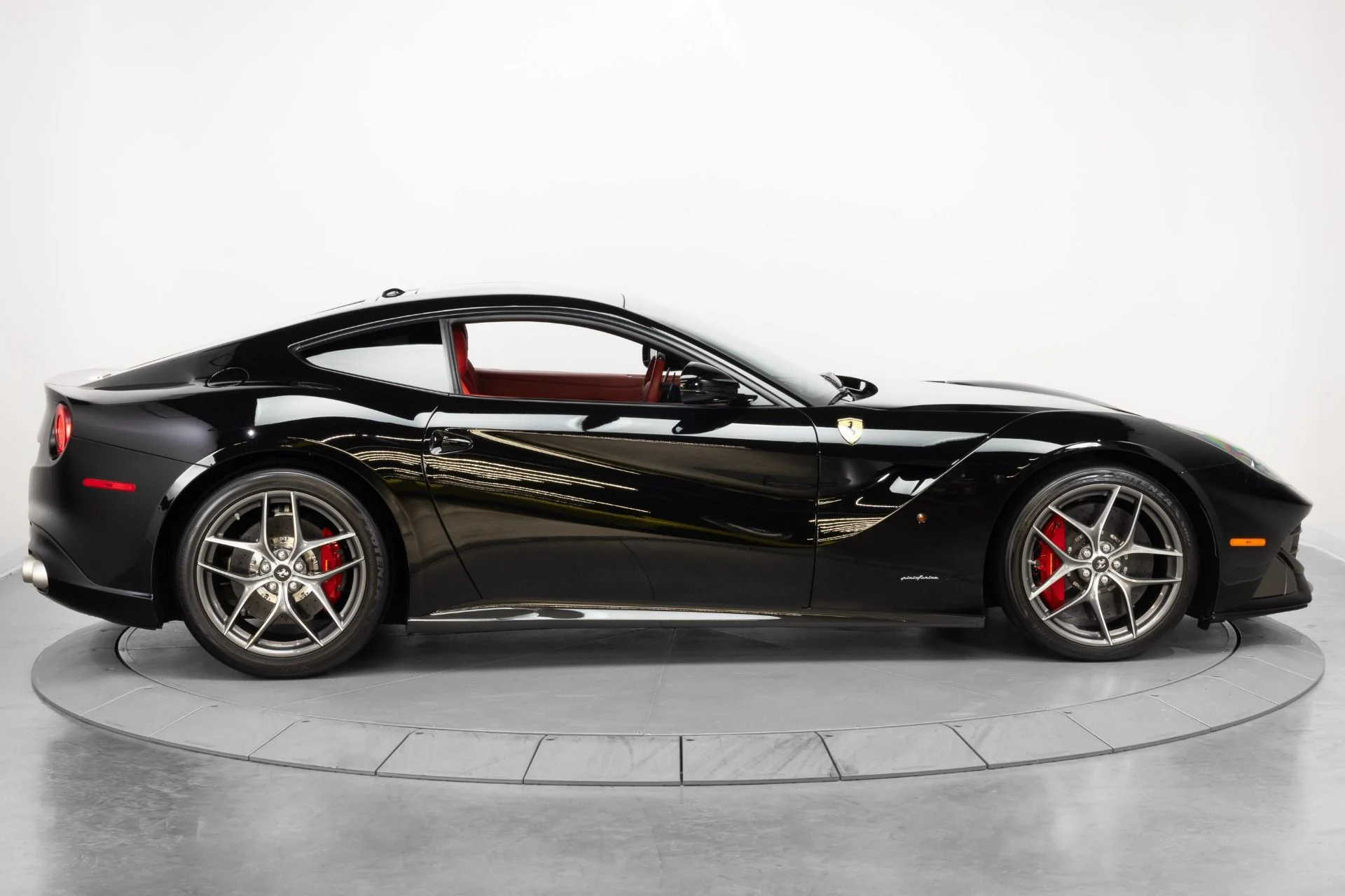 mph008_3941174782_Used_2014_Ferrari_F12berlinetta_1784559579_f54e2bbcc9