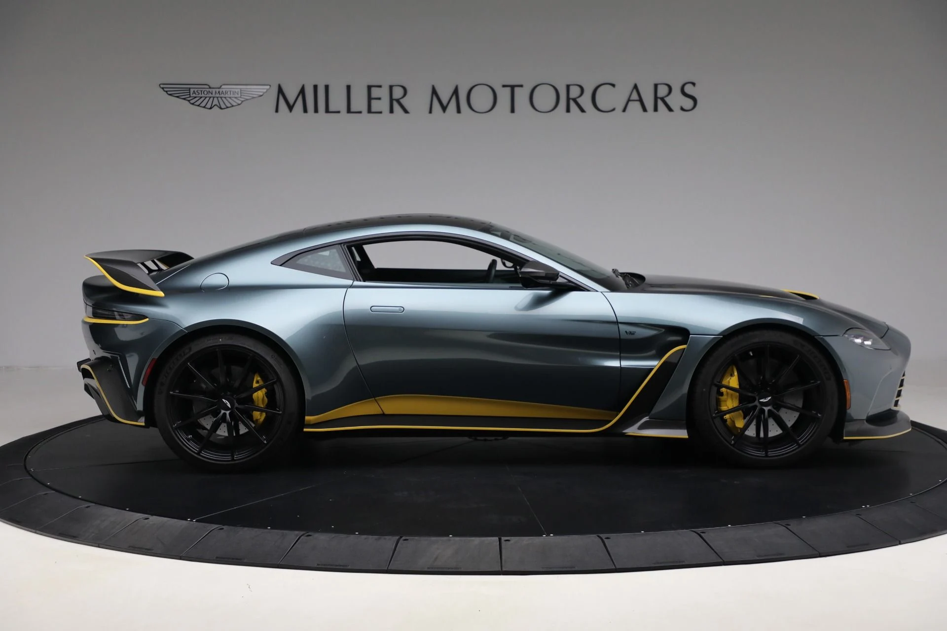 mph008_3941207889_Used_2023_Aston_Martin_Vantage_V12_6bbe9642b2