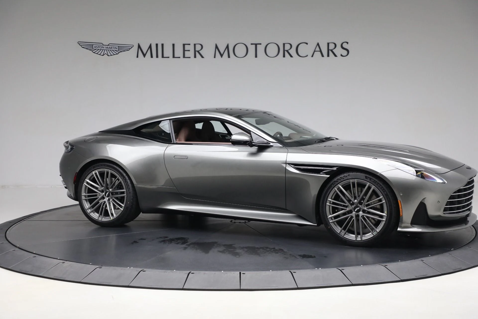 mph008_3943542074_Used_2025_Aston_Martin_DB_12_V8_1735242032_d4102e3e98