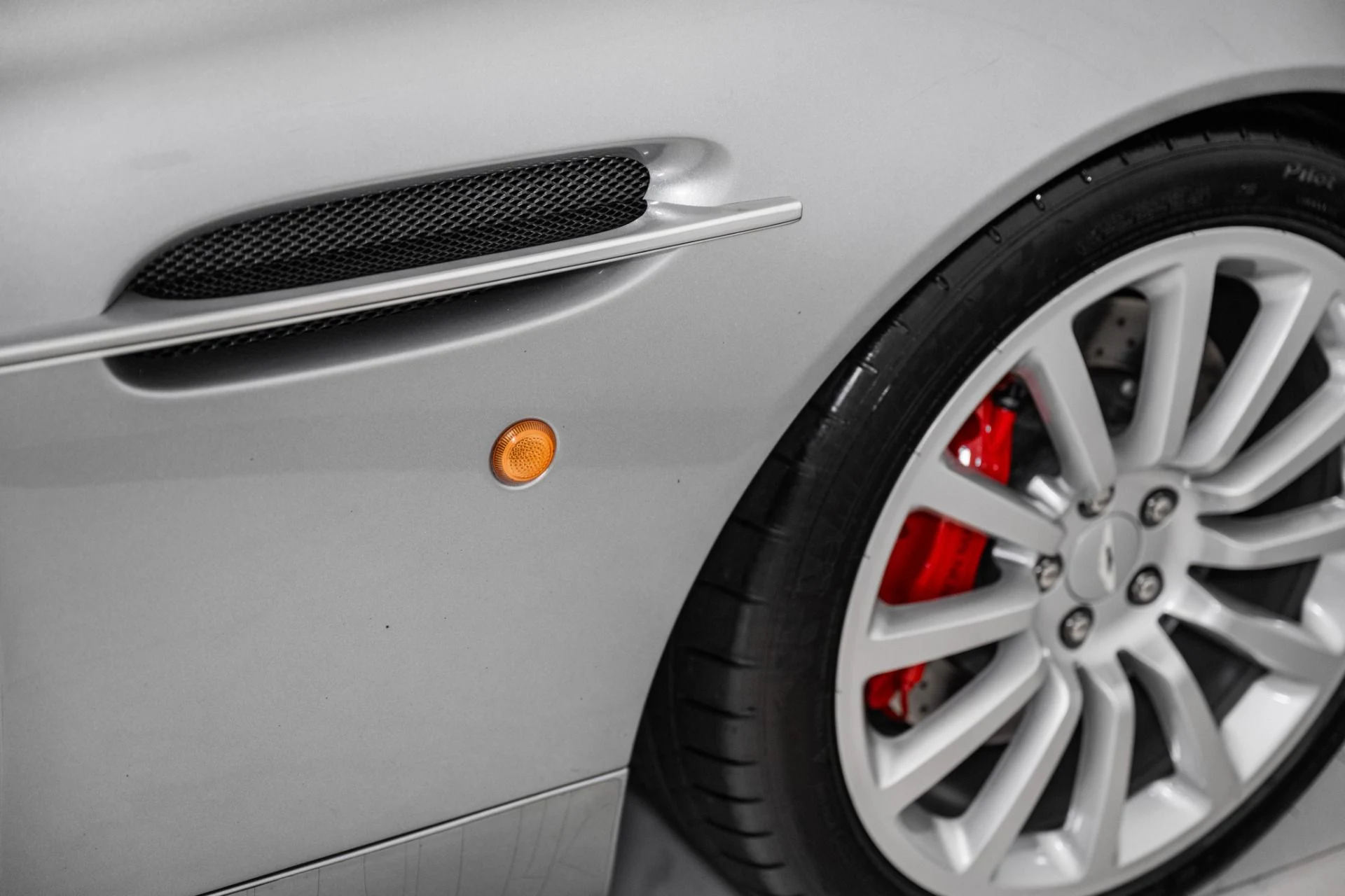mph008_3967003972_Used_2002_Aston_Martin_Vanquish_V12_1750947116_620287d353