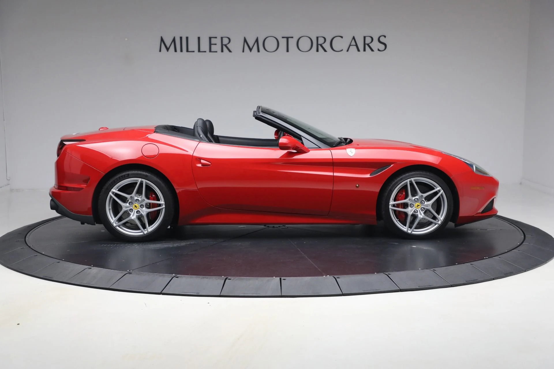 mph008_3968056822_Used_2017_Ferrari_California_T_1787347331_020d05a6e2
