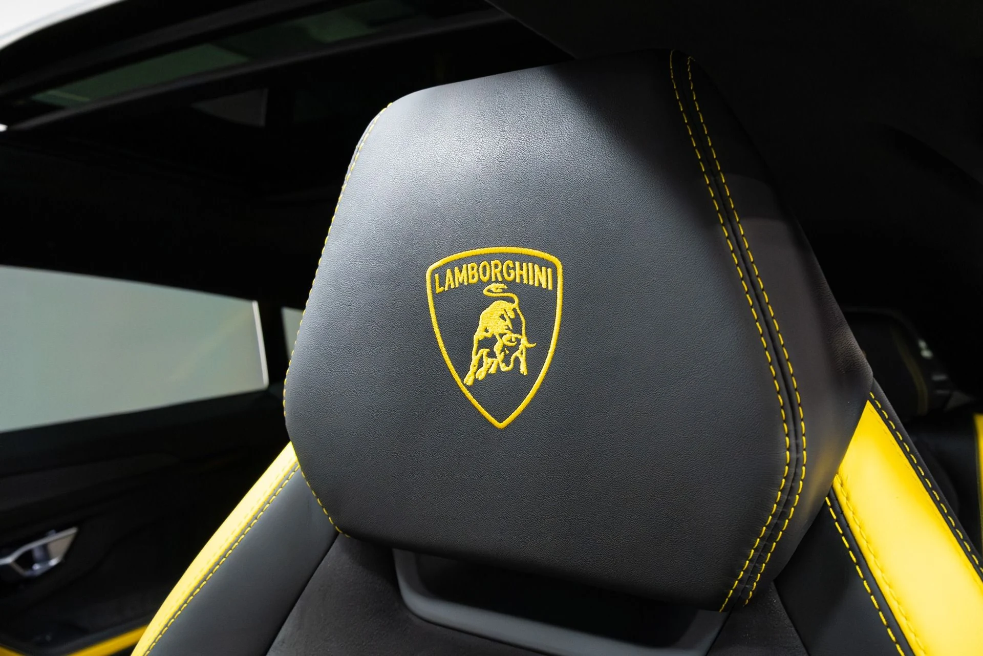 mph008_397955025_Used_2022_Lamborghini_Urus_Graphite_Capsule_1775757245_362800634f