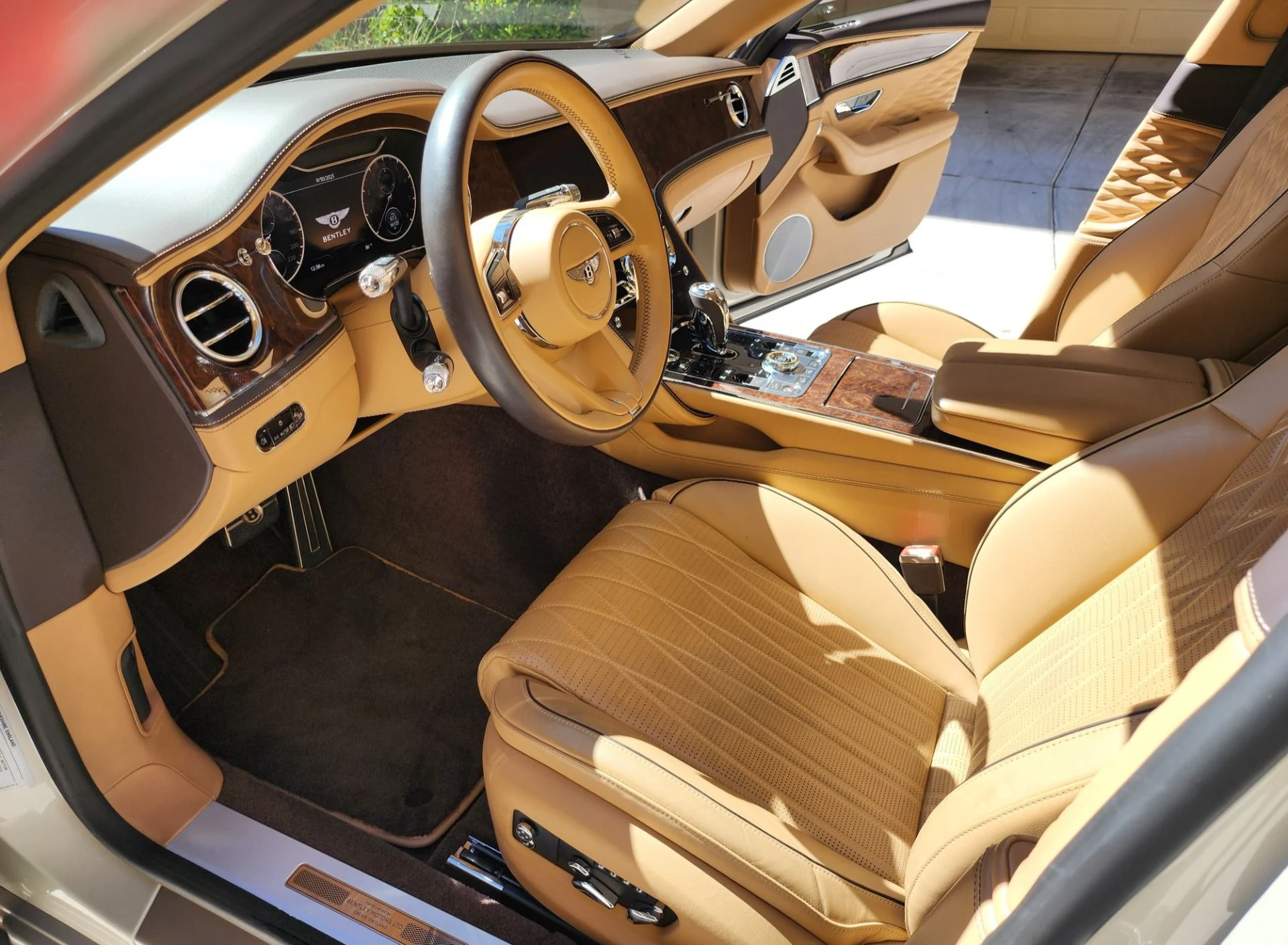 mph008_3993838224_Used_2022_Bentley_Flying_Spur_V8_1761690290_52d259c3f9