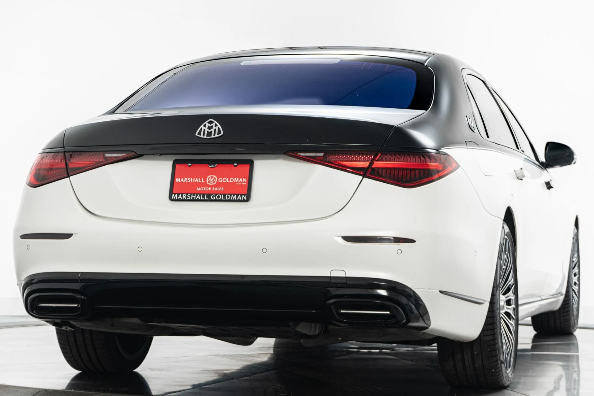 mph008_4006781585_Used_2021_Mercedes_Benz_Maybach_S_580_4_MATIC_Factory_Two_Tone_paint_Executive_Rear_Seat_Package_Bottle_Chiller_1776288092_29da60a842