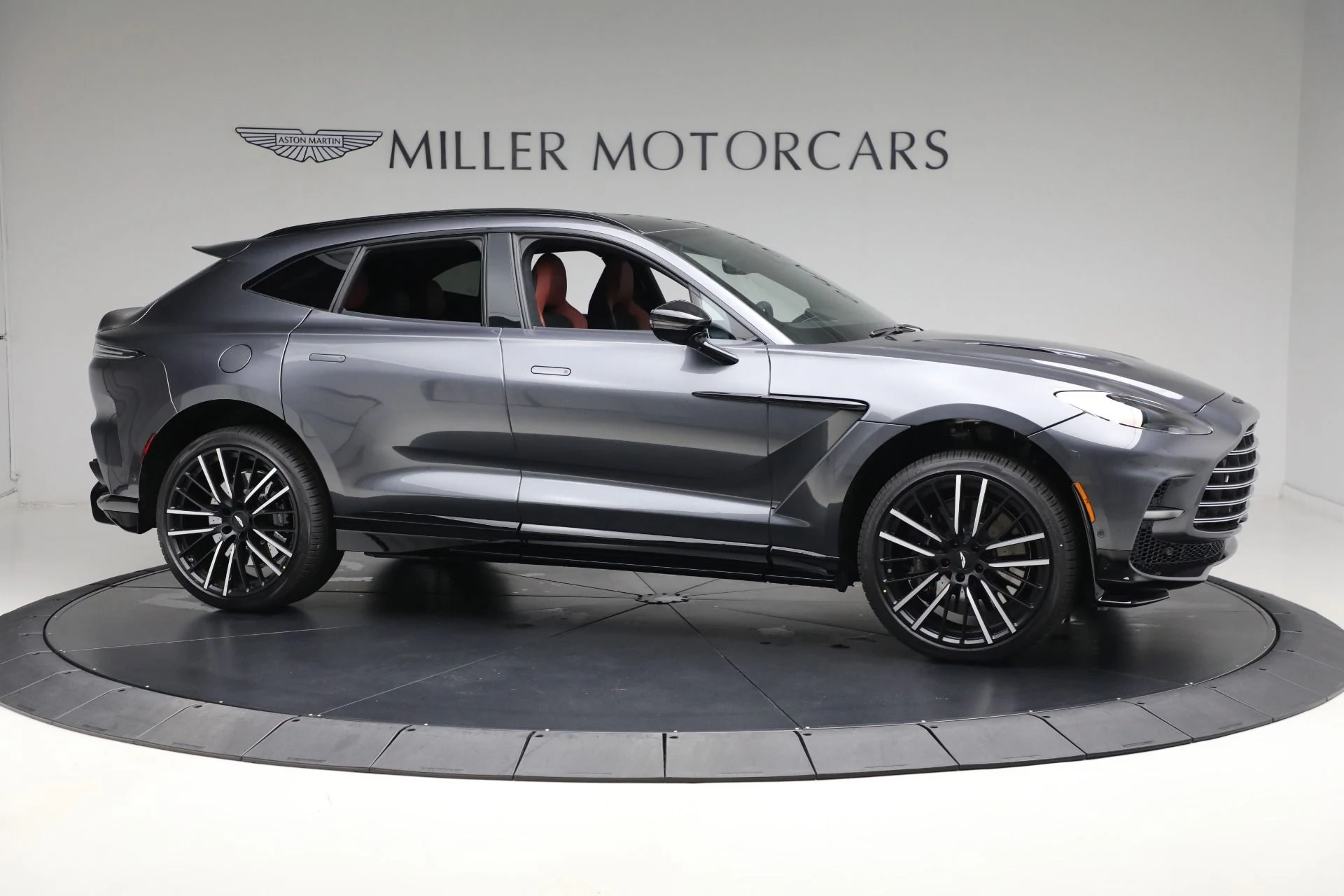 mph008_4007958654_New_2025_Aston_Martin_DBX_707_707_d08cbdd920