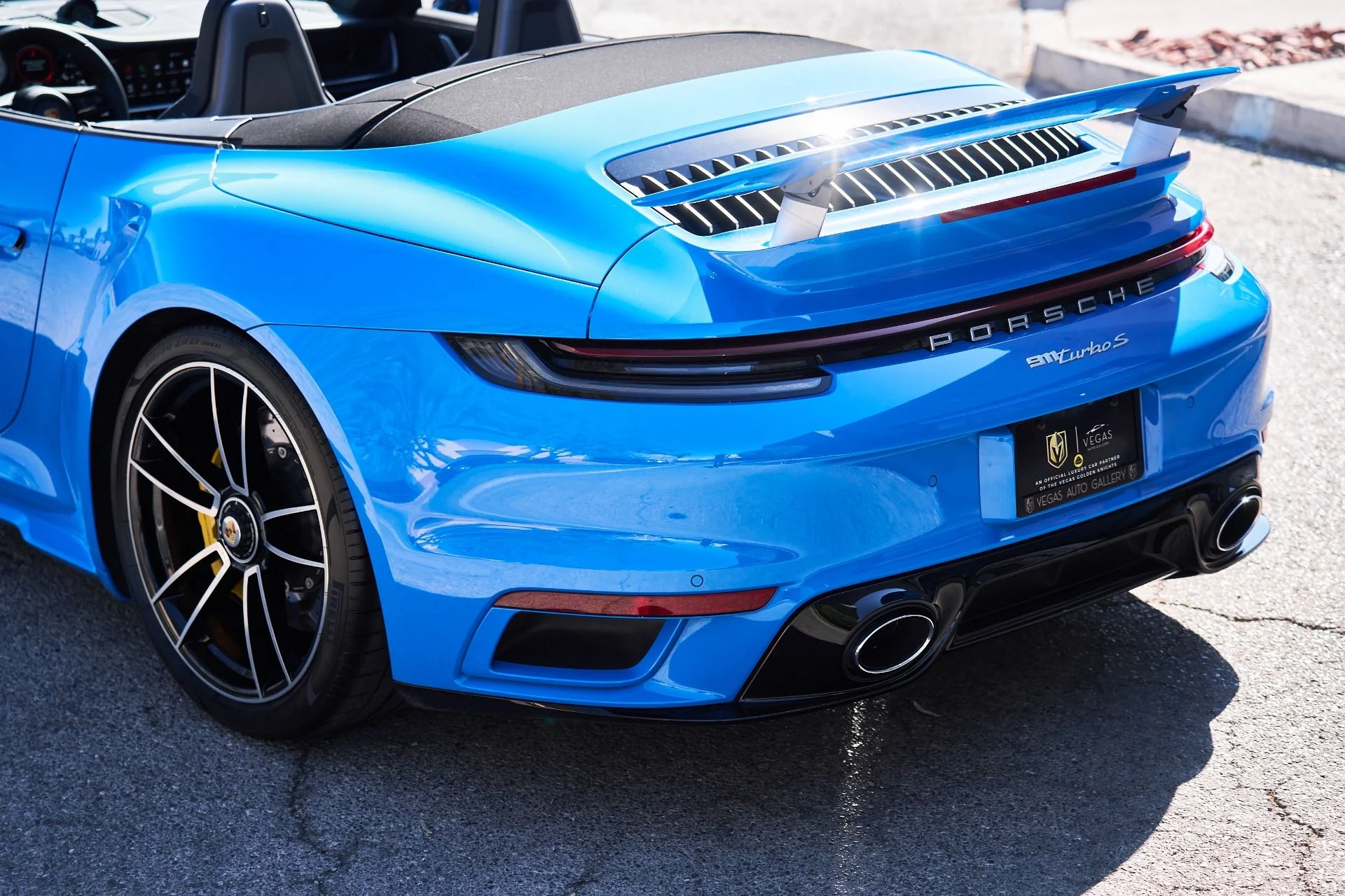 mph008_4008315338_Used_2023_Porsche_911_Turbo_S_1755219386_10be42a843