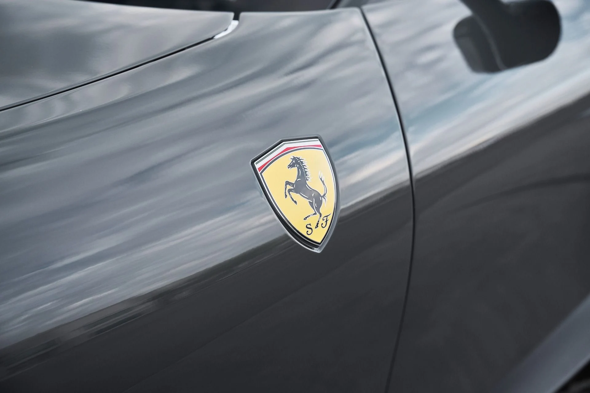 mph008_4009555589_Used_2024_Ferrari_Roma_Base_1769222083_071843fe86