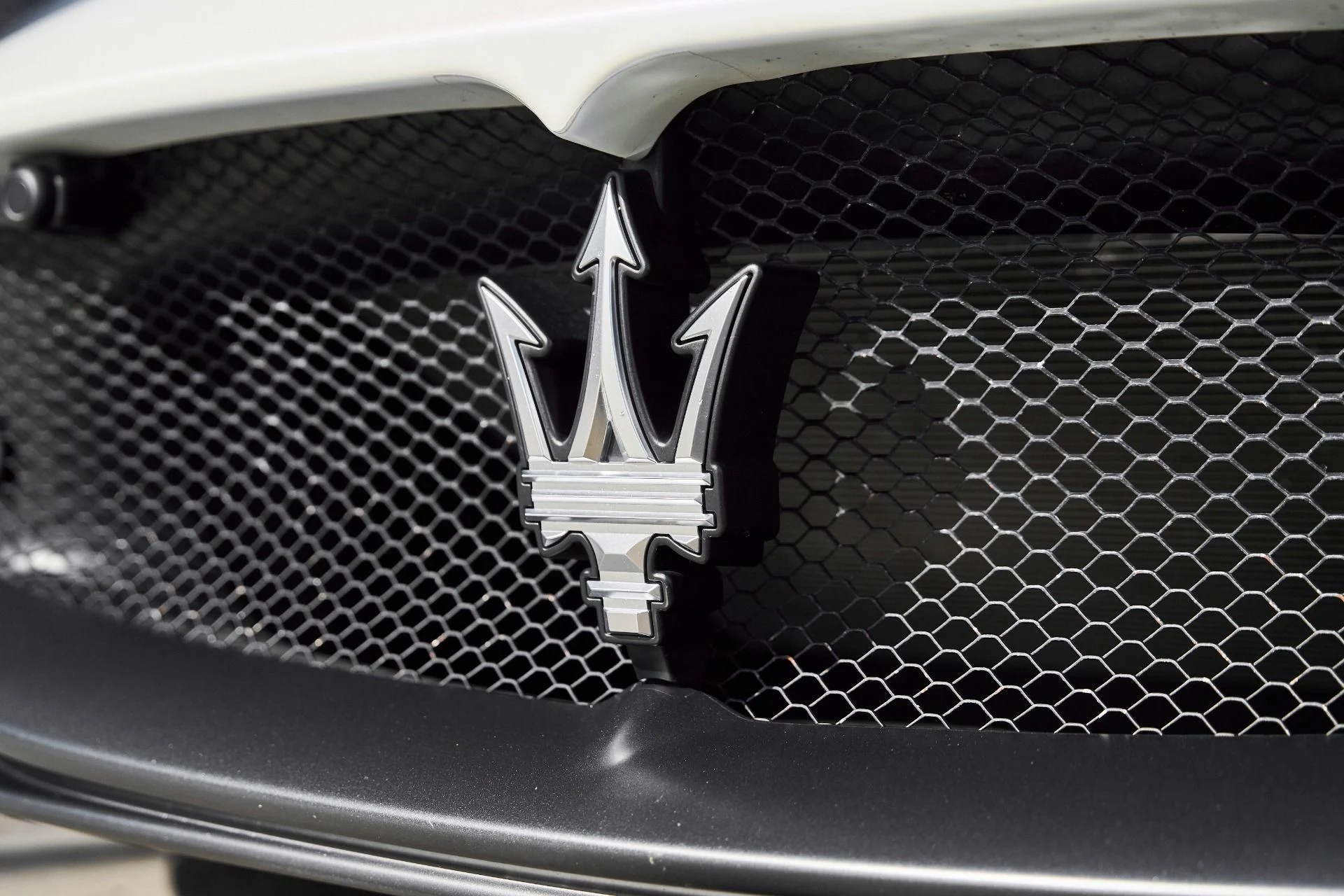 mph008_4015131123_Used_2023_Maserati_MC_20_1769481166_4272c5e066