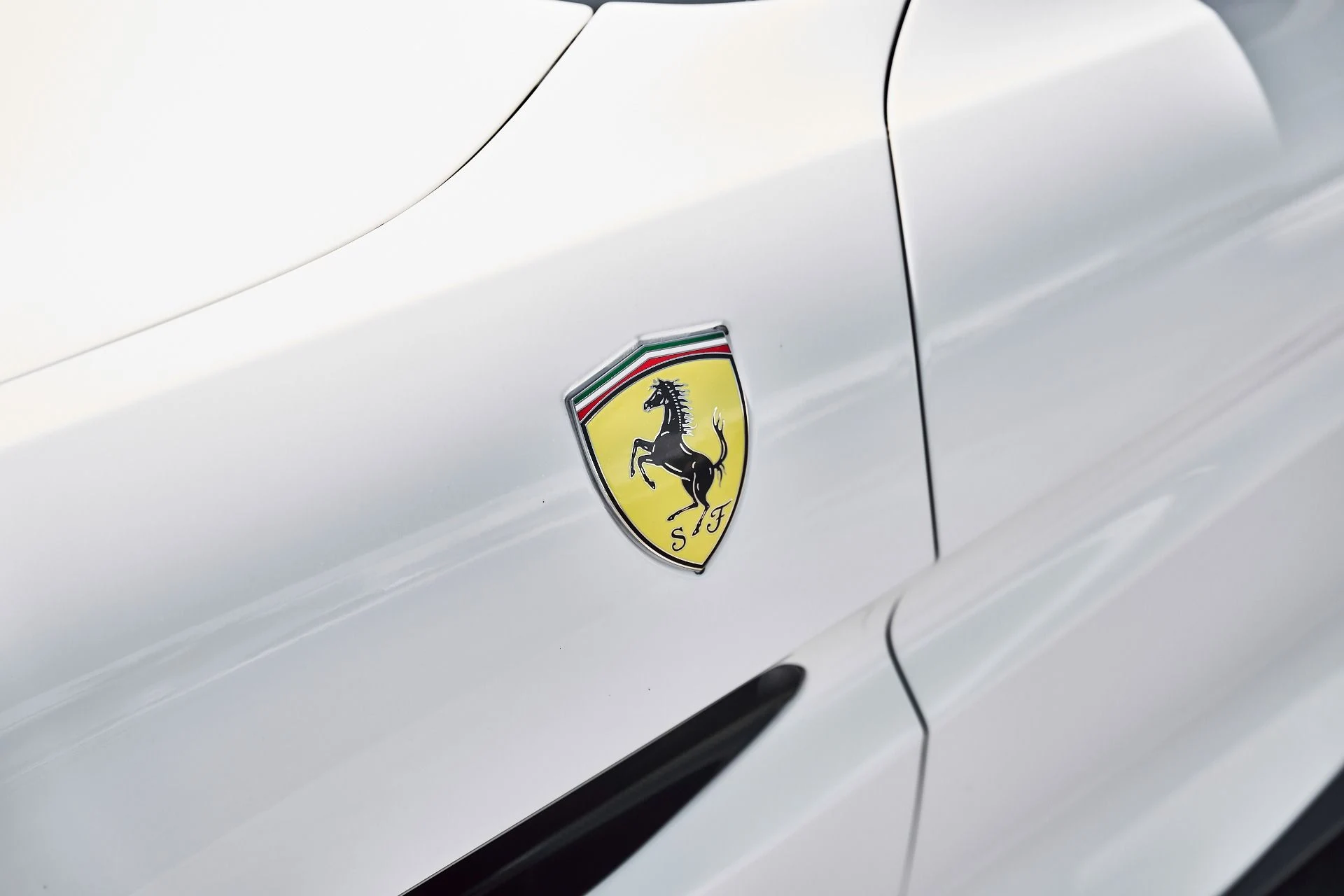 mph008_4021109272_Used_2022_Ferrari_Portofino_M_Base_1785971790_2a2e6fc6cd