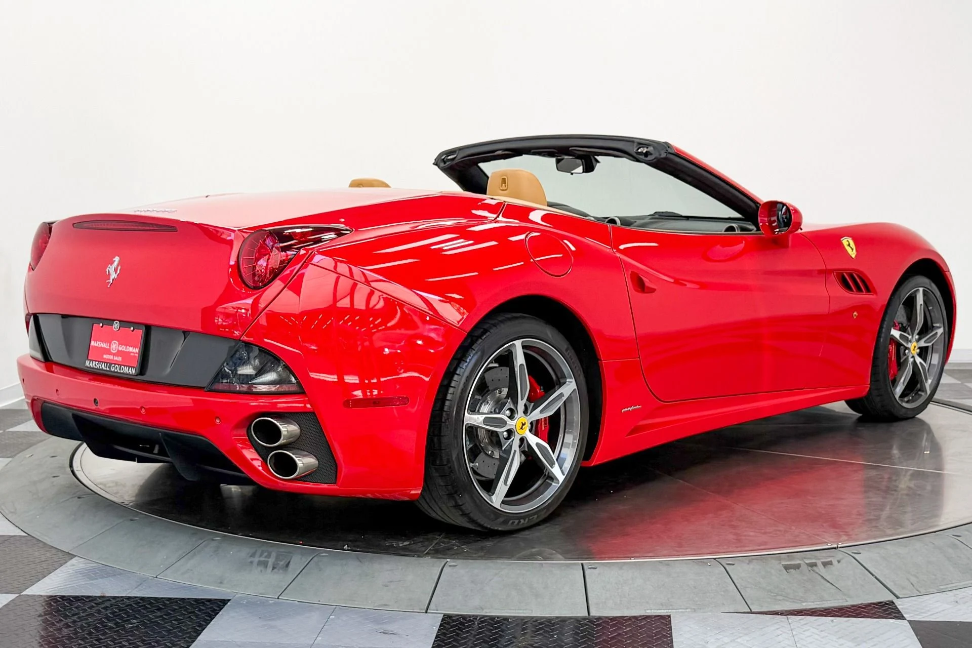mph008_4029520828_Used_2014_Ferrari_California_Daytona_Seats_490_Horsepower_Carbon_Fiber_Steering_Wheel_w_LE_Ds_1783362230_a2a6cdaccf