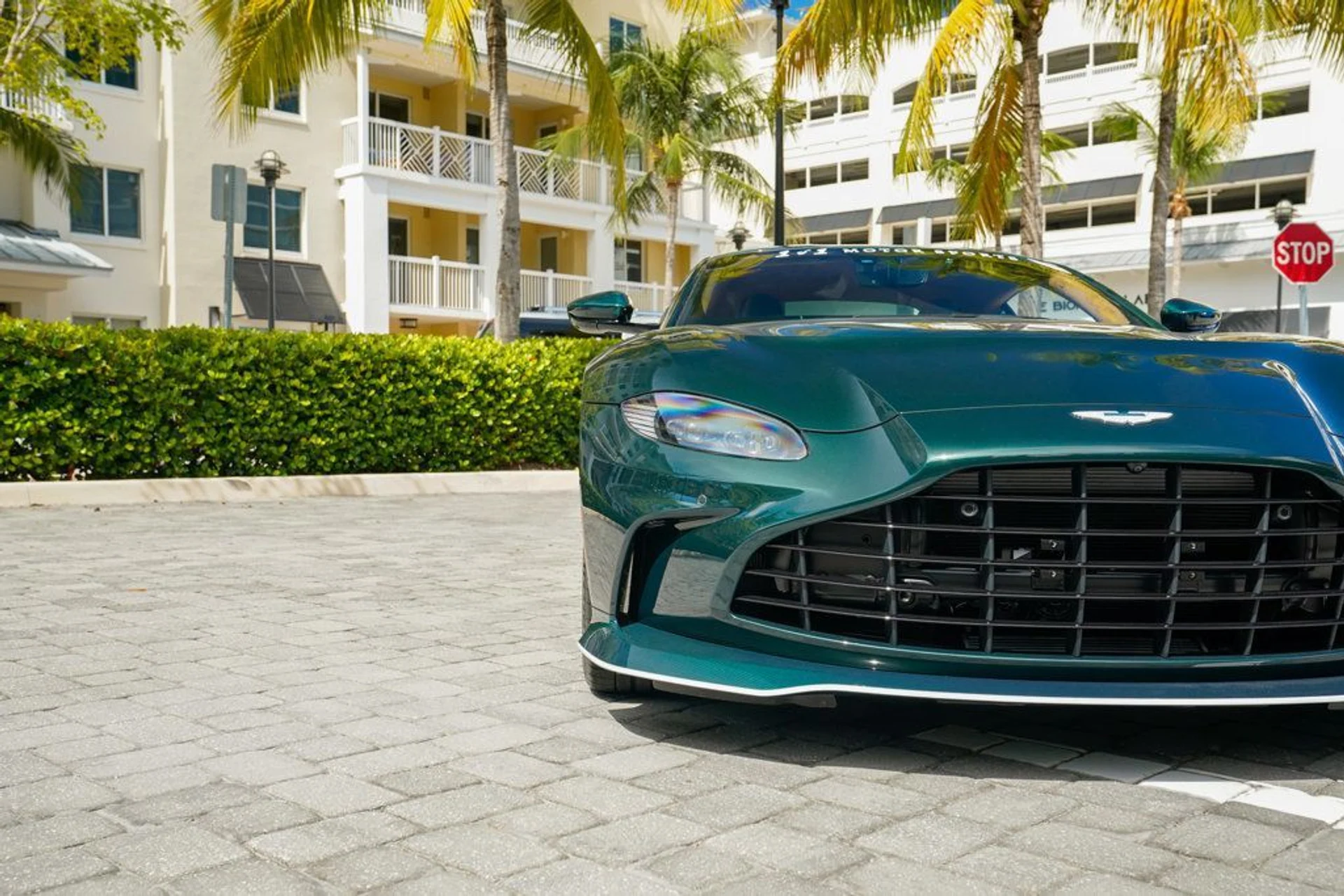 mph008_4030900478_used_2023_aston_martin_vantage_v12coupe_14354_22896697_9_1024_f644babb53