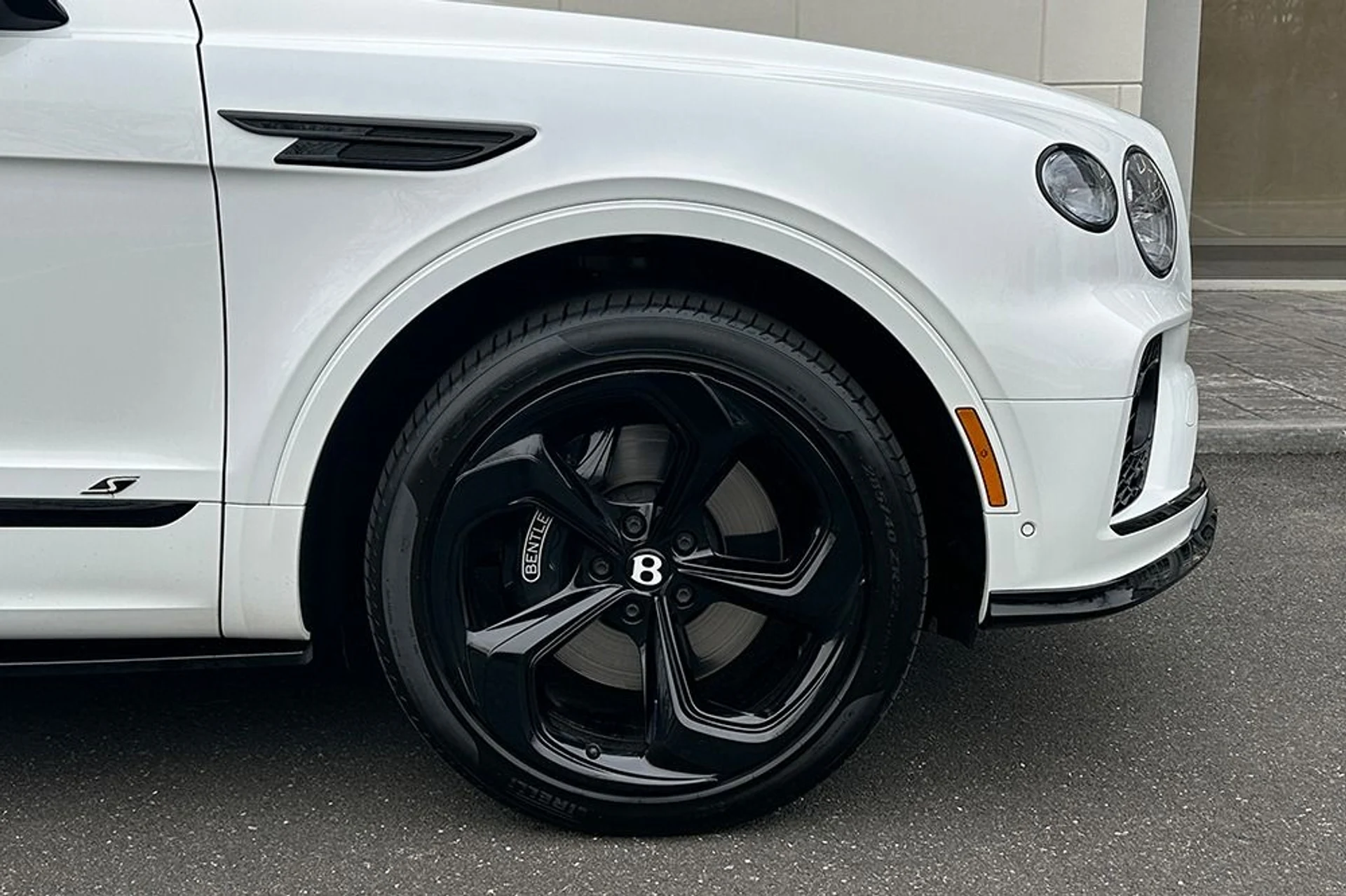 mph008_4031505078_Used_2022_Bentley_Bentayga_S_V8_1775750375_23eefc50c8