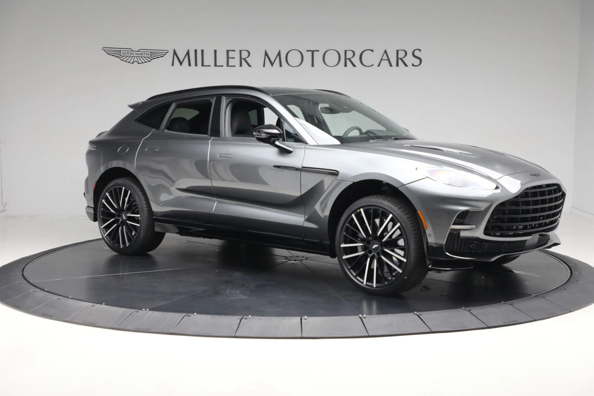 mph008_4041783939_New_2025_Aston_Martin_DBX_707_b6e34f10bf