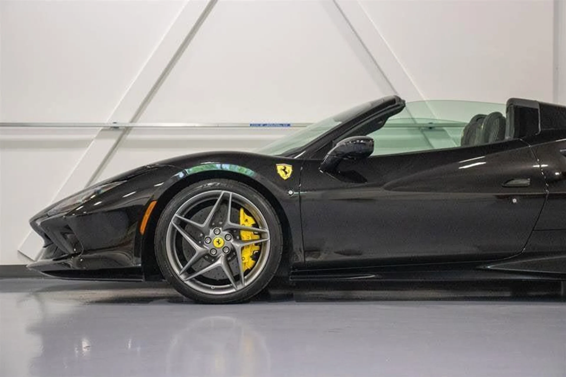 mph008_4045431121_Used_2023_Ferrari_F8_Spider_Base_1782923004_7e18b9fa3b